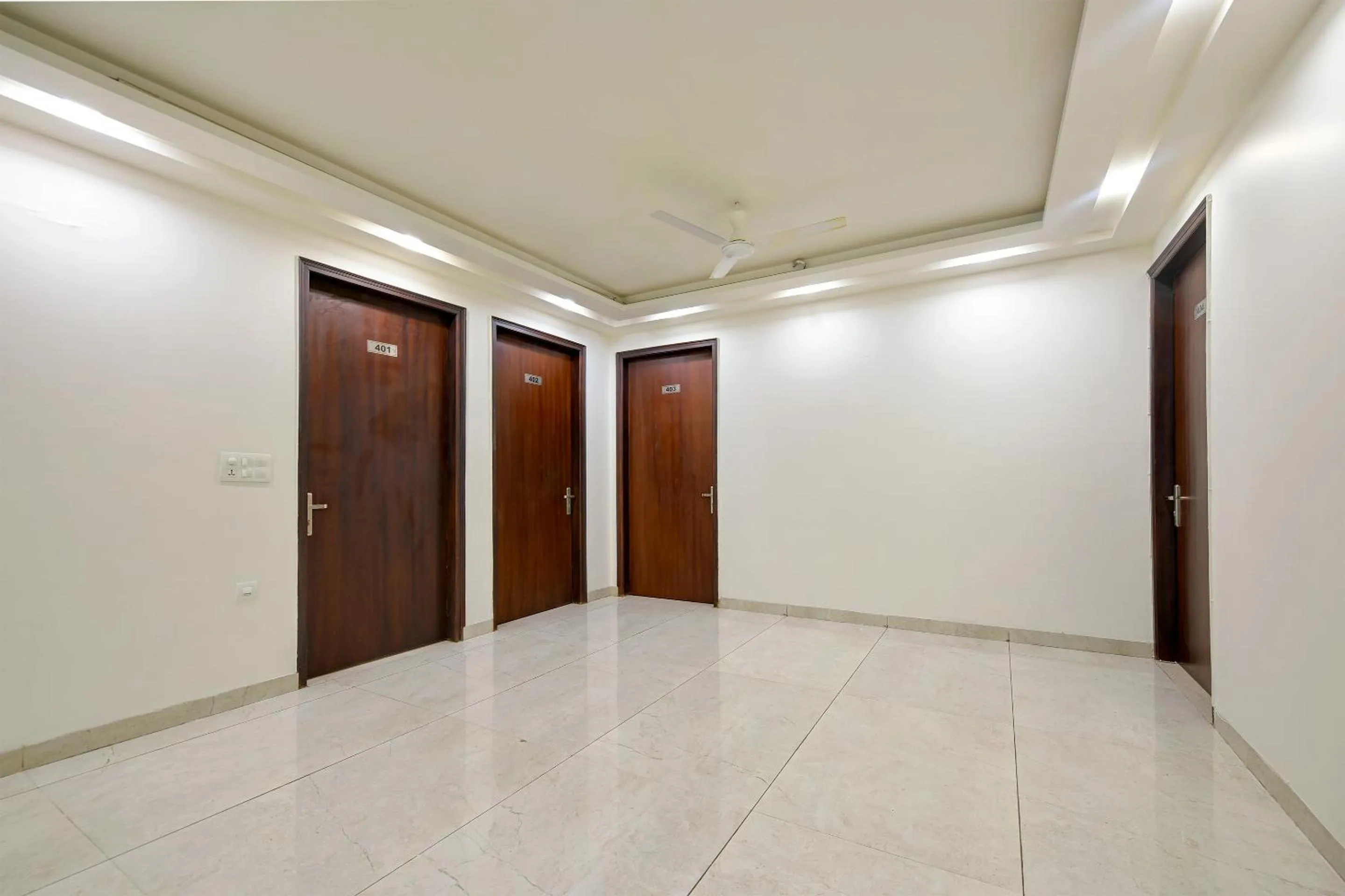 Communal lounge/ TV room in Hotel Leaf 9 Boutique, Near Golf Course Road and Galleria Market