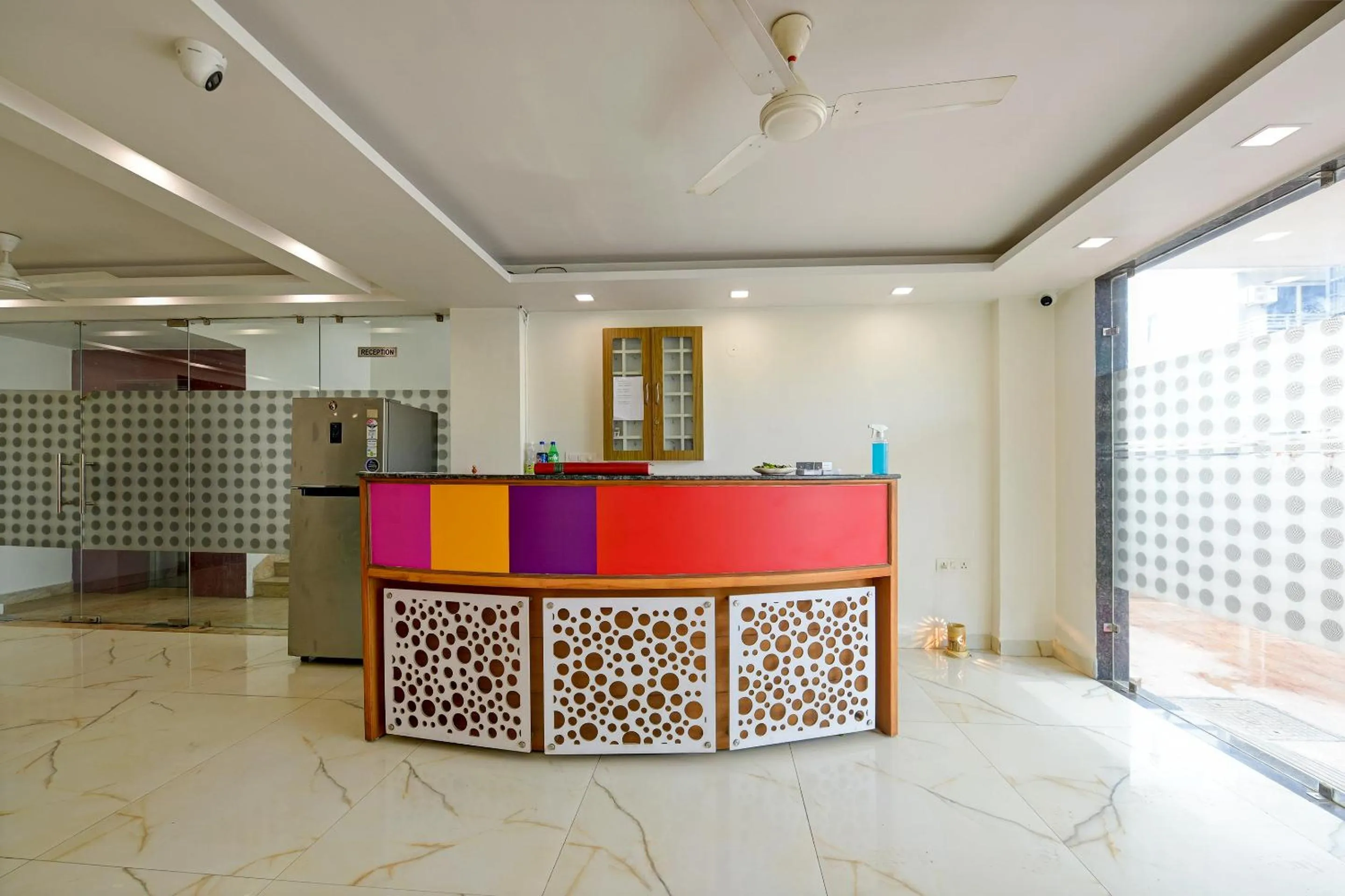 Lobby or reception in Hotel Leaf 9 Boutique, Near Golf Course Road and Galleria Market