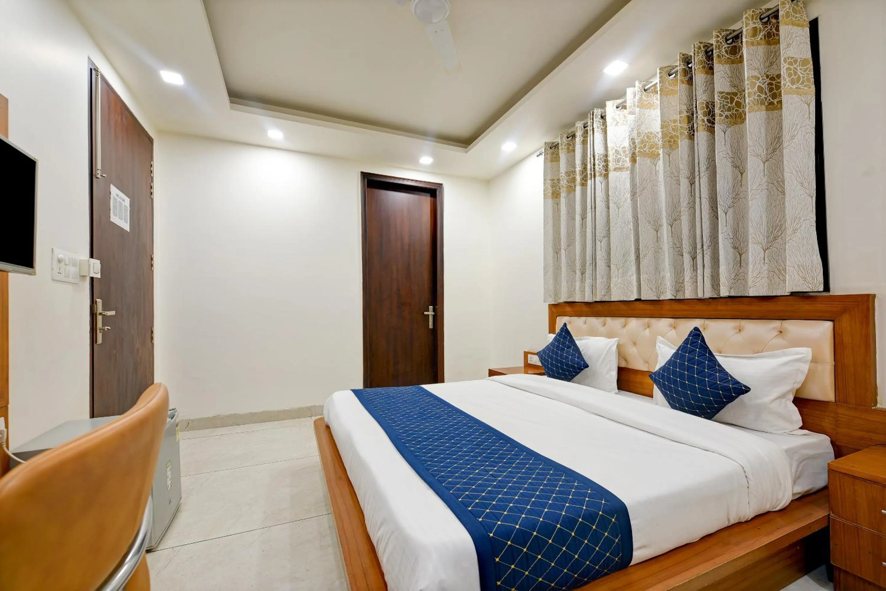 Bed in Hotel Leaf 9 Boutique, Near Golf Course Road and Galleria Market