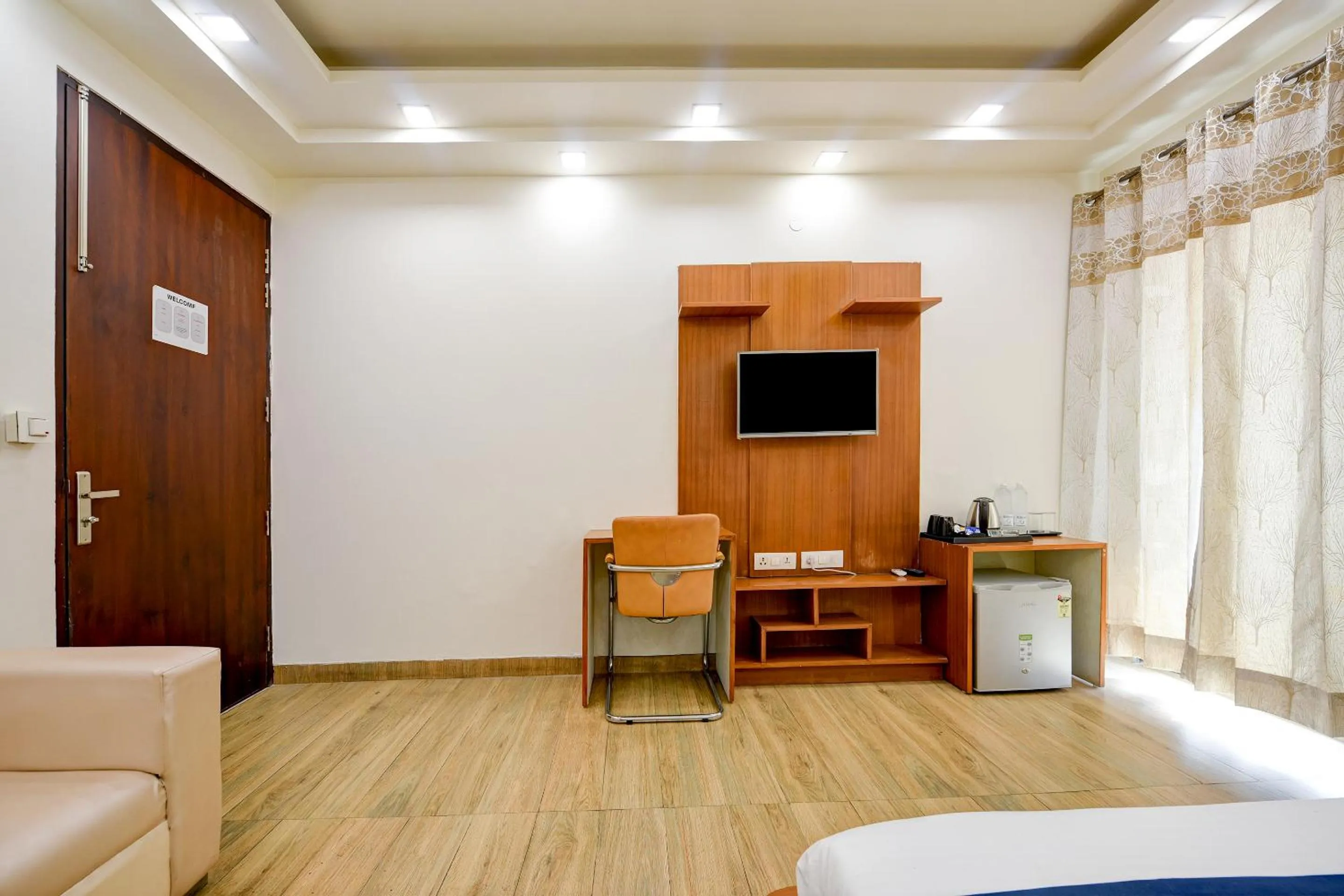 Bed in Hotel Leaf 9 Boutique, Near Golf Course Road and Galleria Market