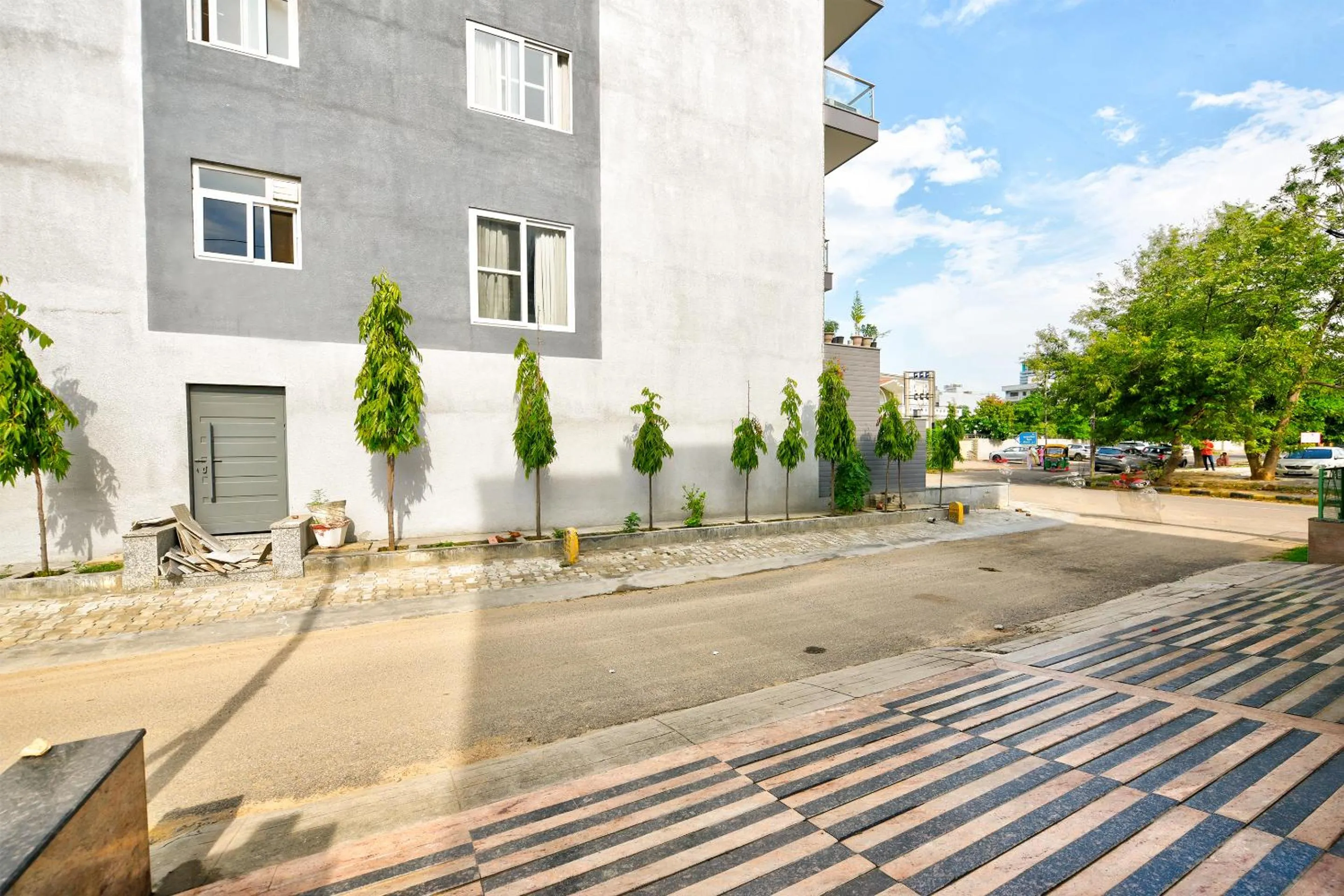 Neighbourhood in Hotel Leaf 9 Boutique, Near Golf Course Road and Galleria Market