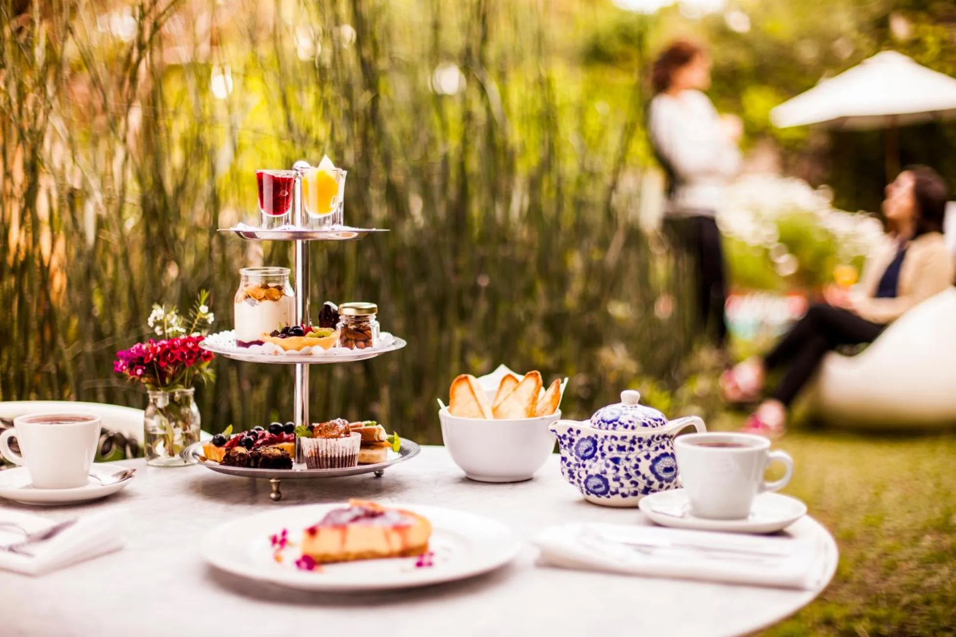 Restaurant/places to eat in Home Hotel