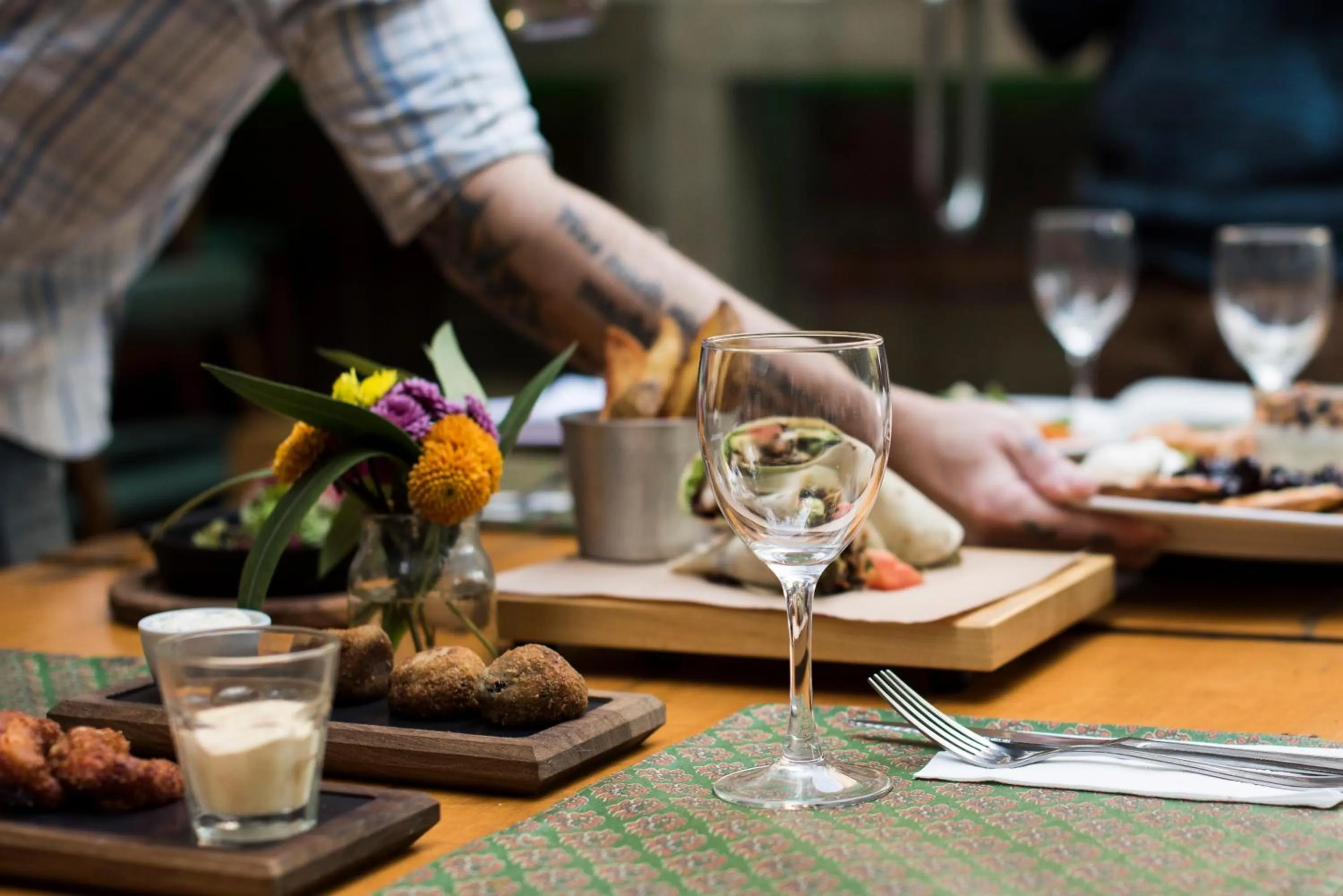 Restaurant/places to eat in Home Hotel