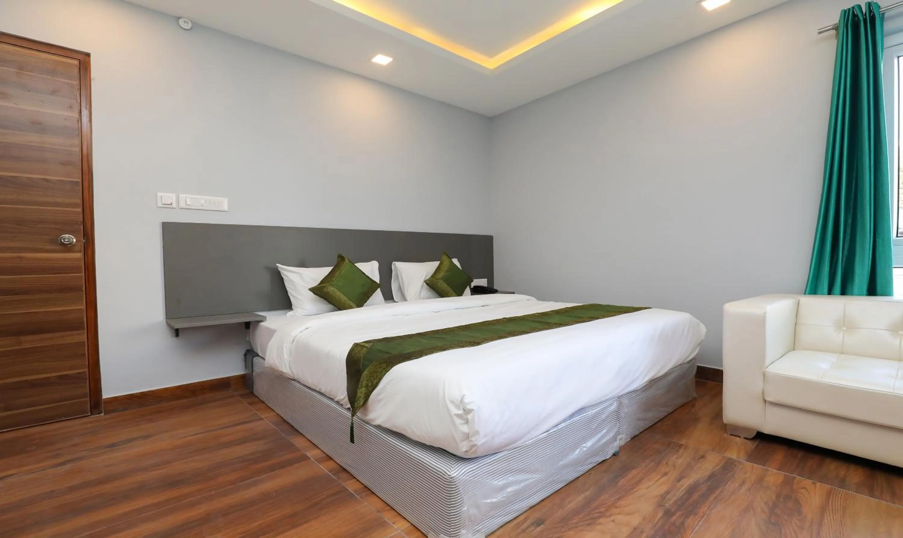 Bedroom, Bed in Treebo Apple Villa