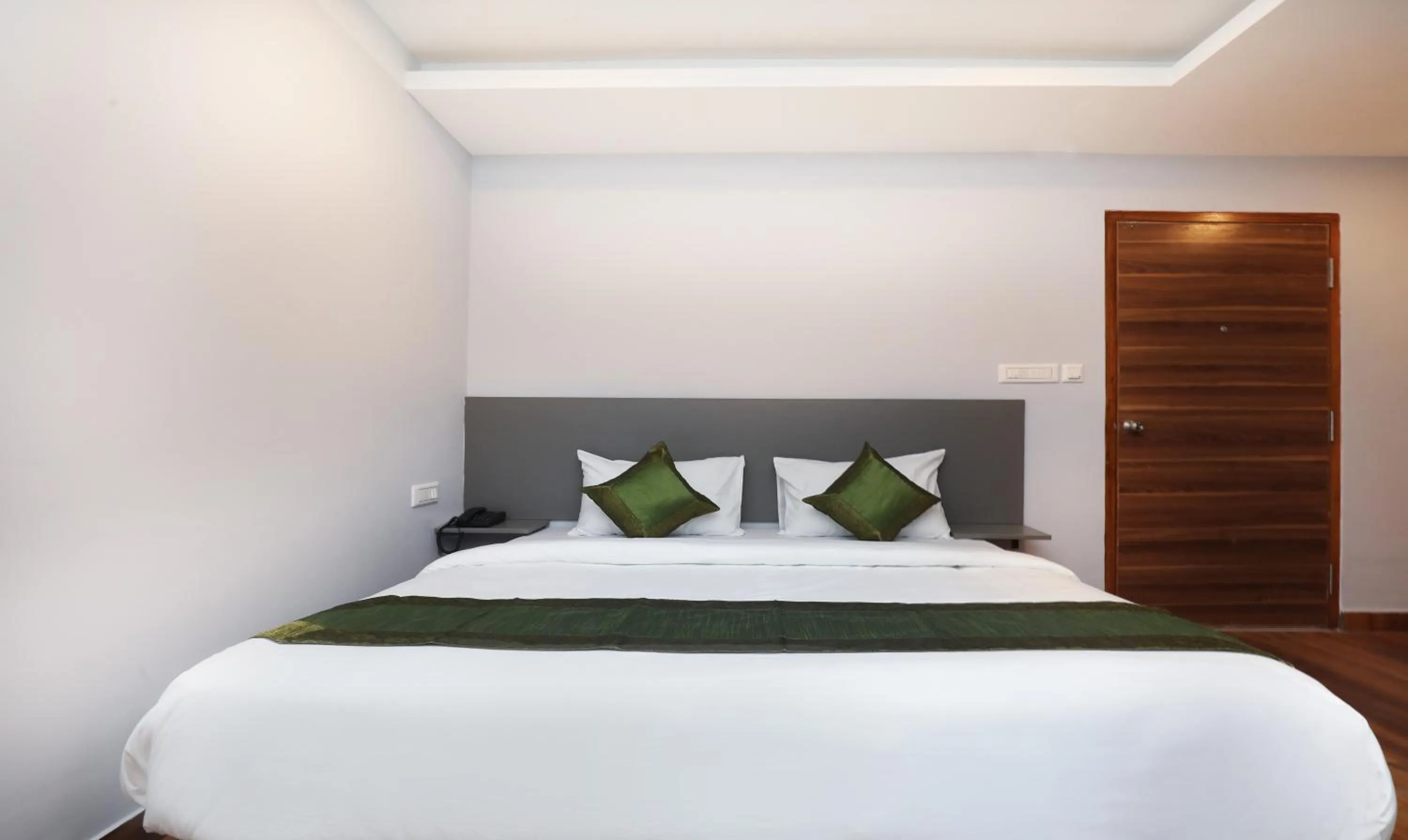 Bedroom, Bed in Treebo Apple Villa