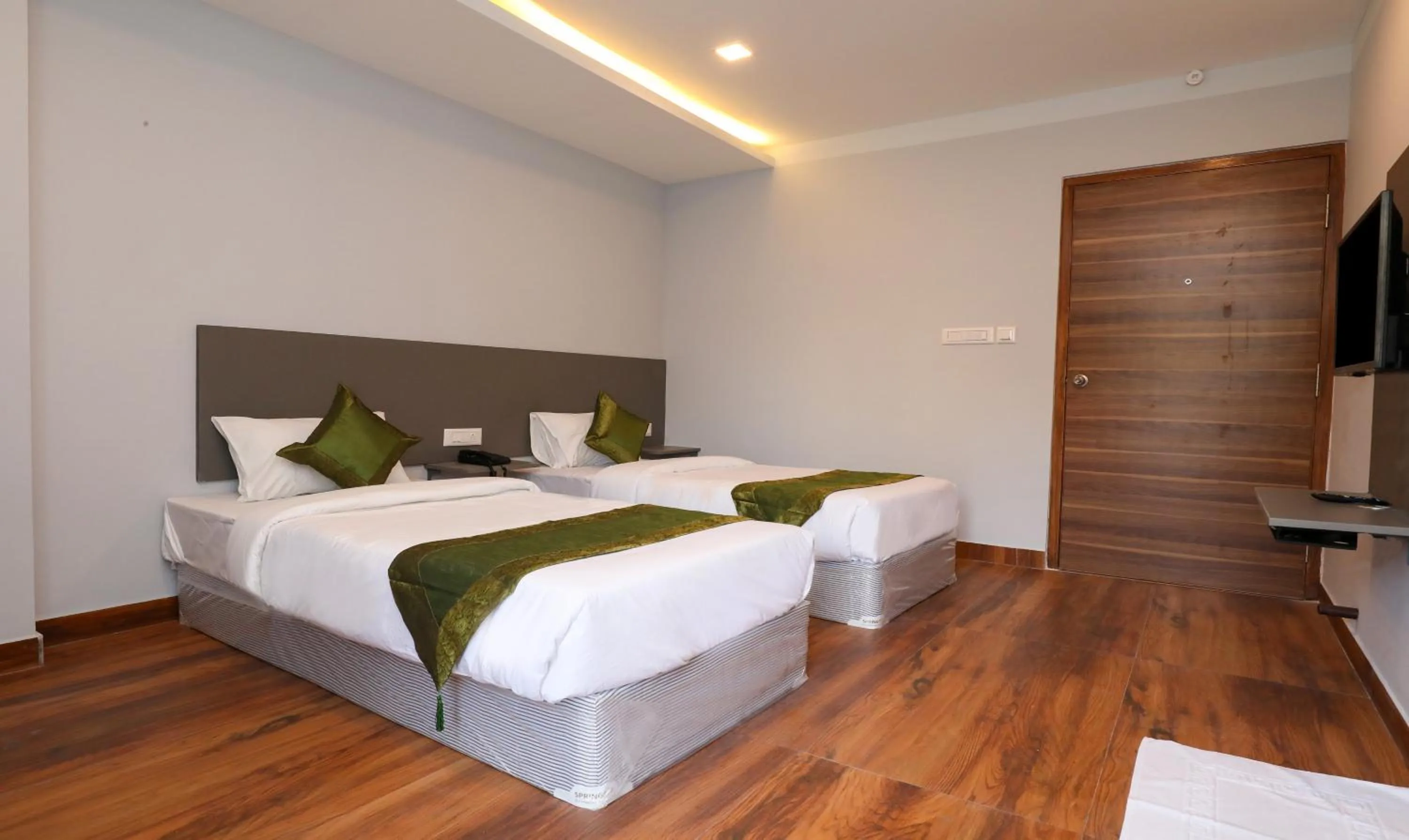 Bedroom, Bed in Treebo Apple Villa