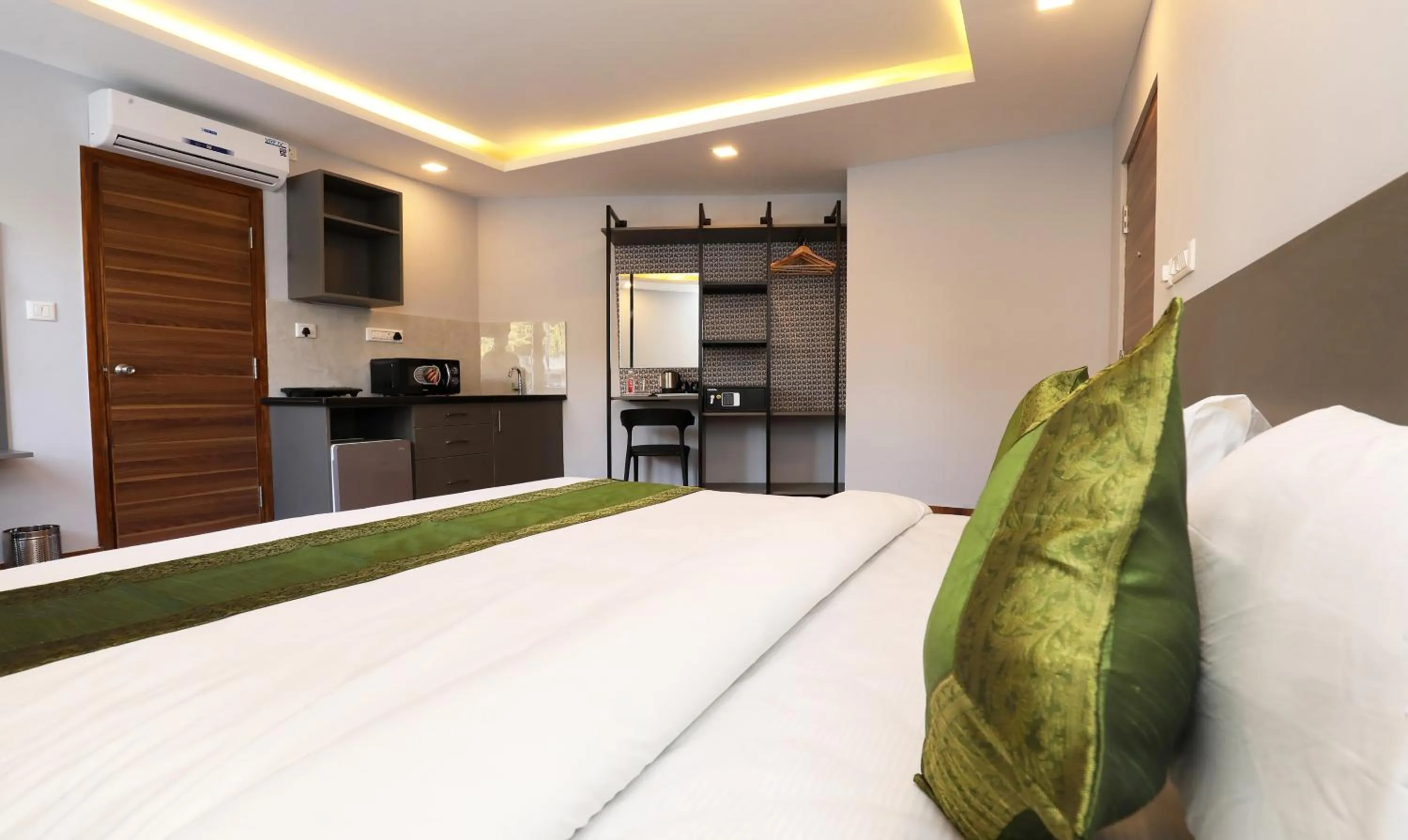 Bedroom, Bed in Treebo Apple Villa