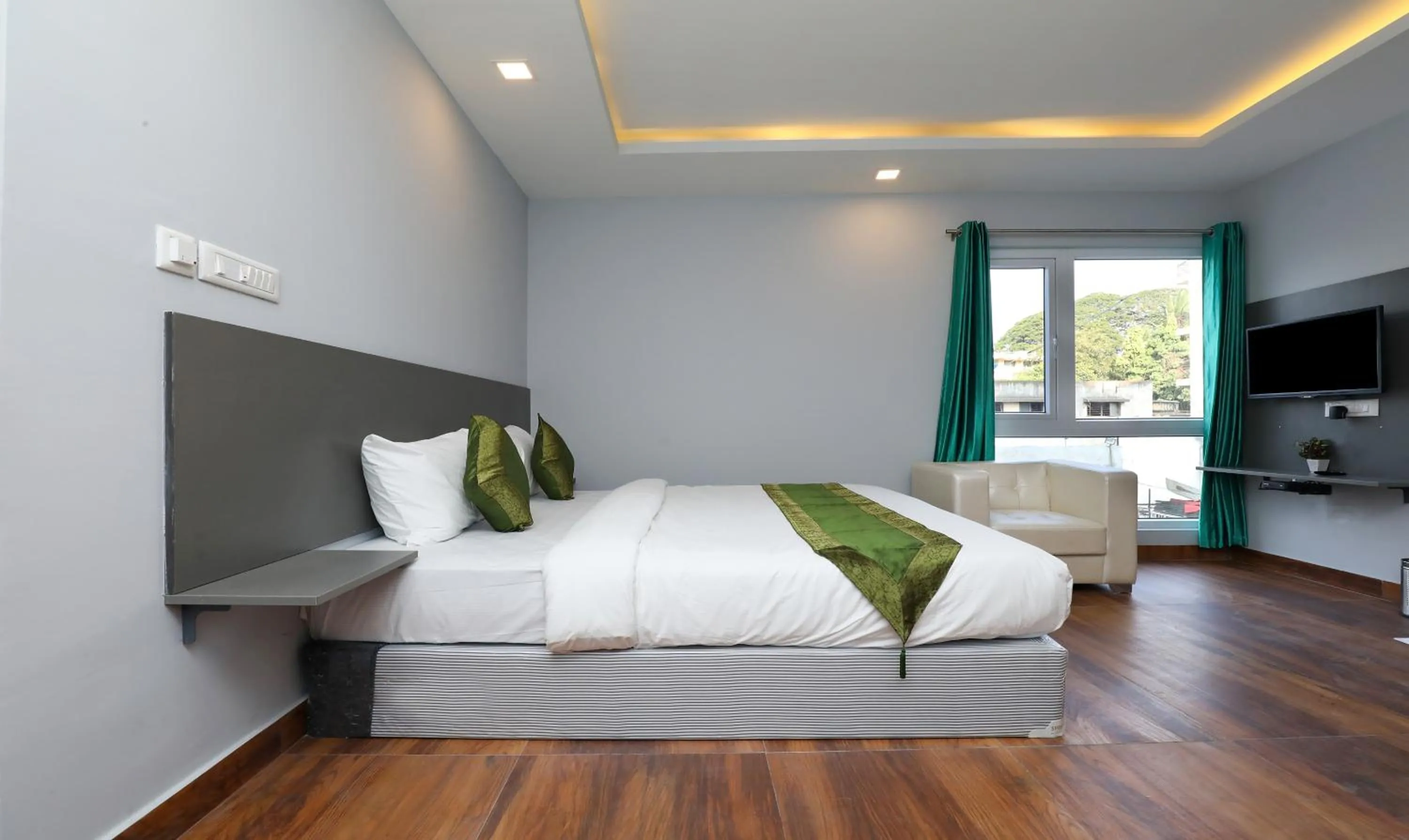 Bedroom, Bed in Treebo Apple Villa