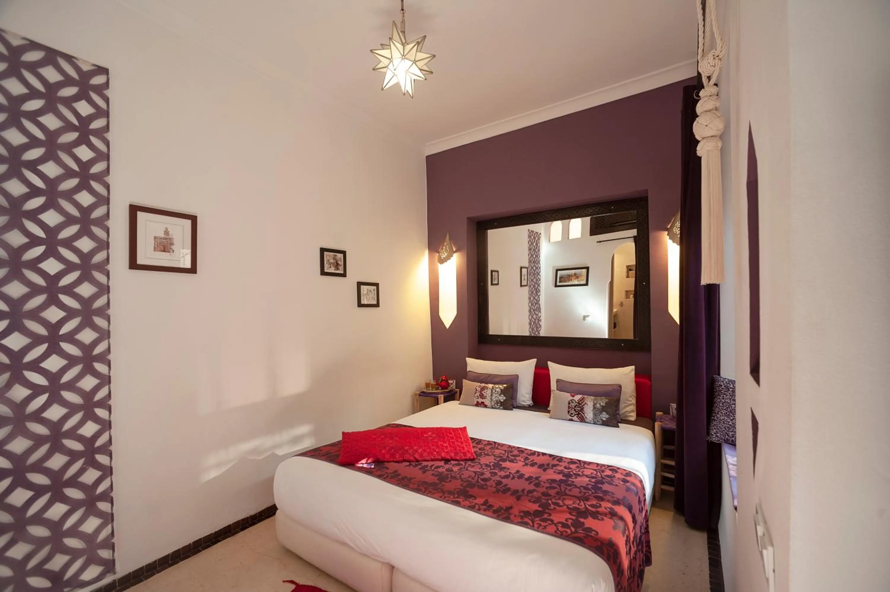 Photo of the whole room, Bed in Riad Boussa