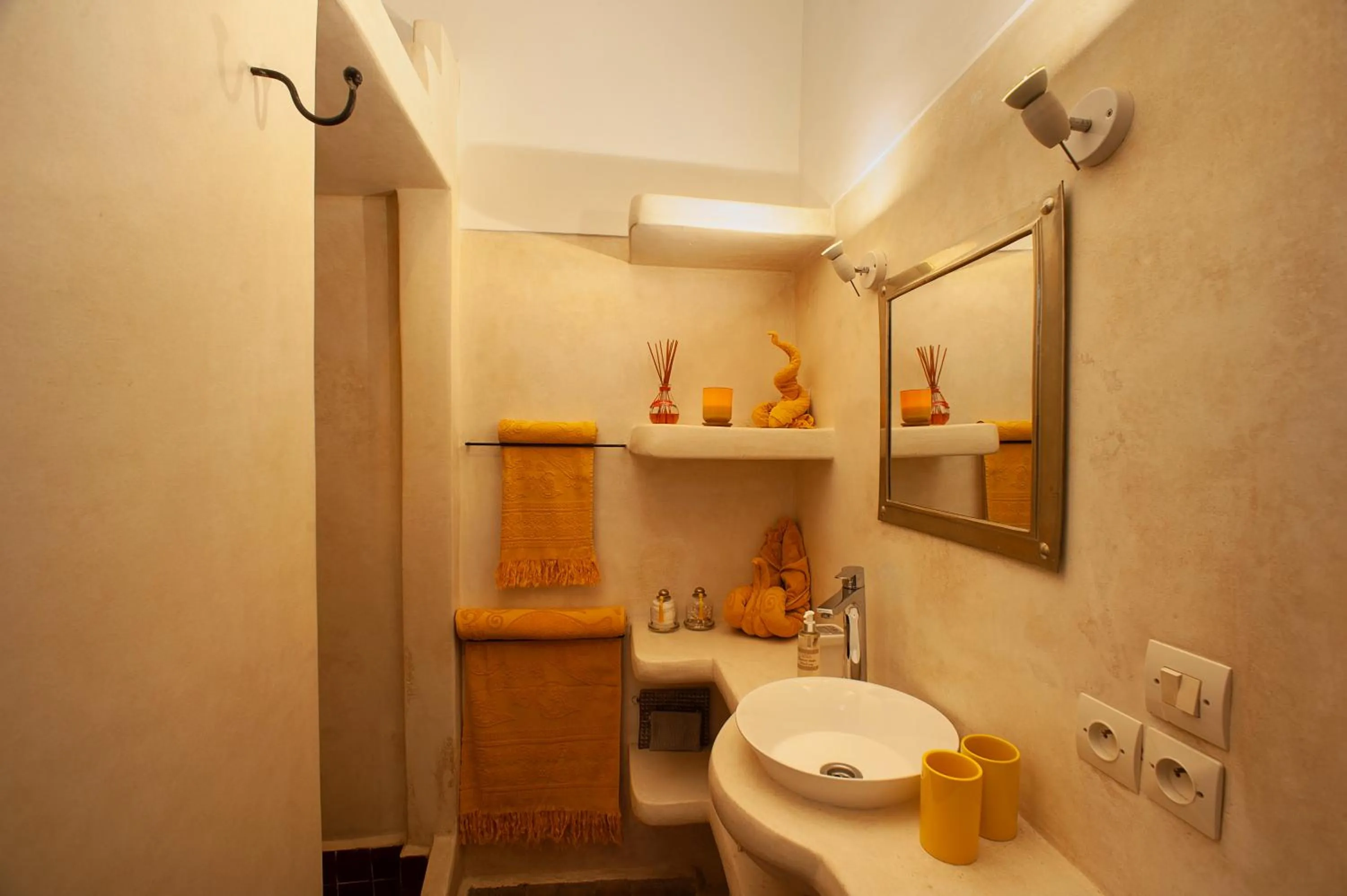 Shower in Riad Boussa