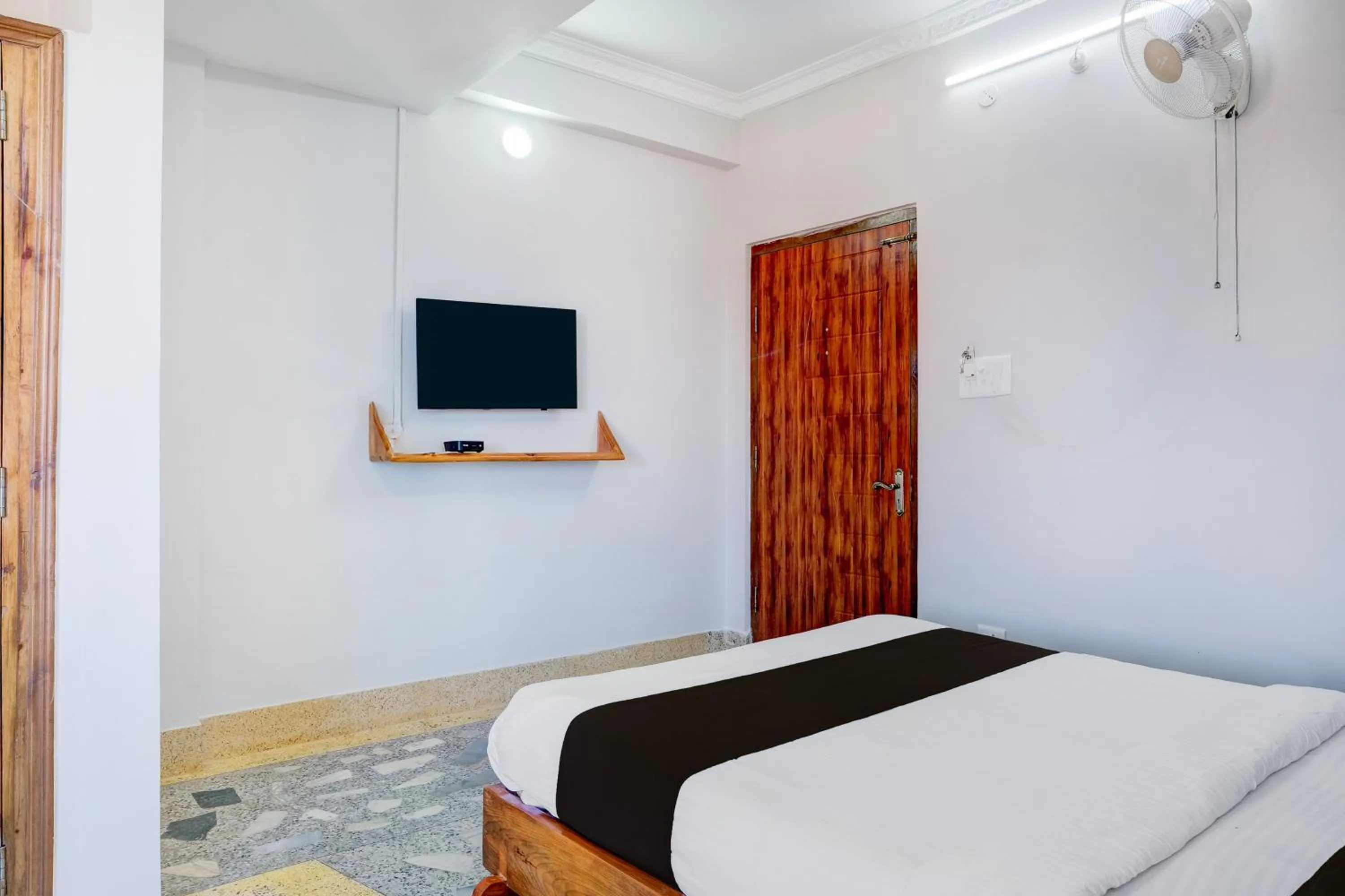 Bedroom, Bed in Super Collection O Police Bazar Shillong Formerly Pillars House