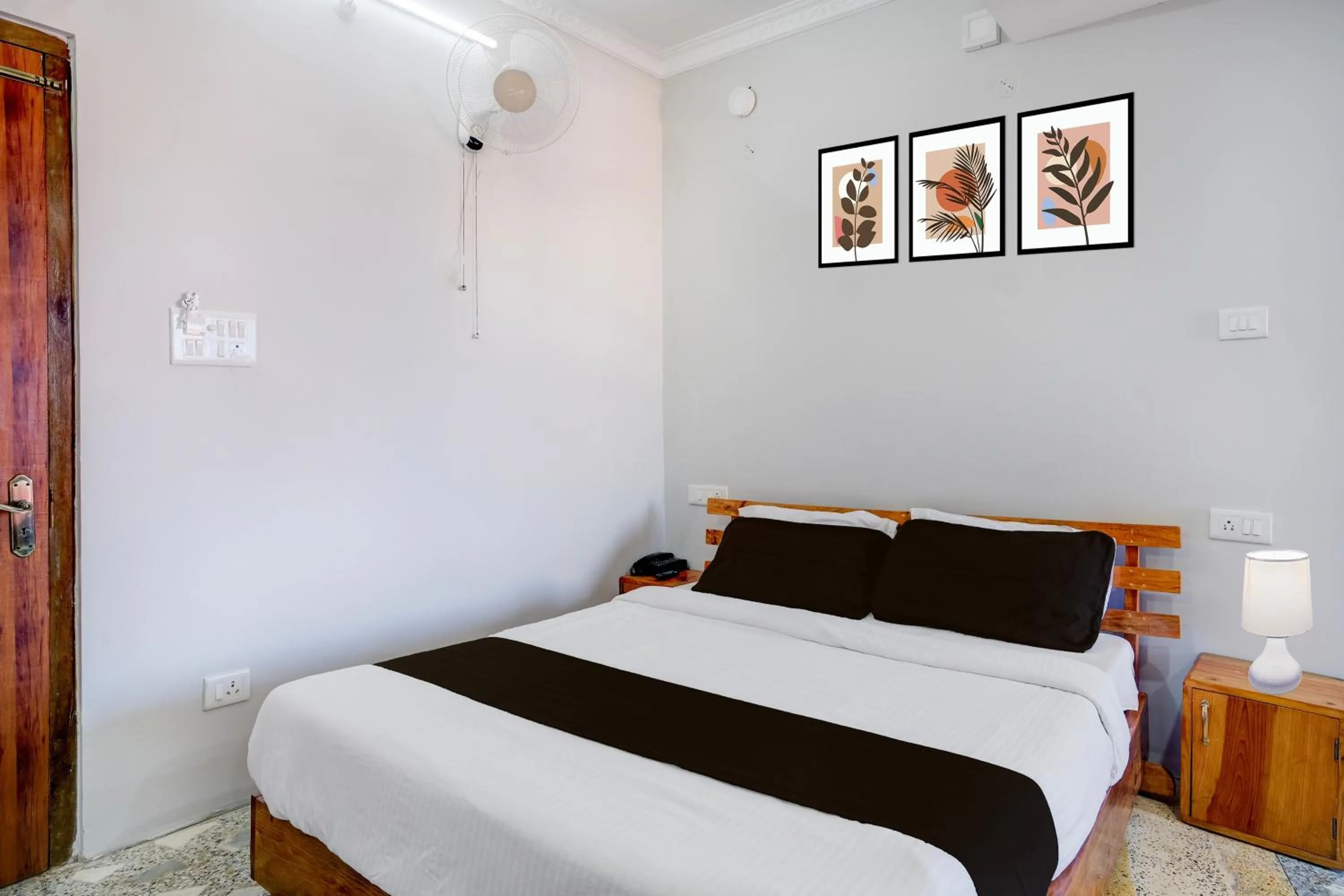 Bedroom, Bed in Super Collection O Police Bazar Shillong Formerly Pillars House