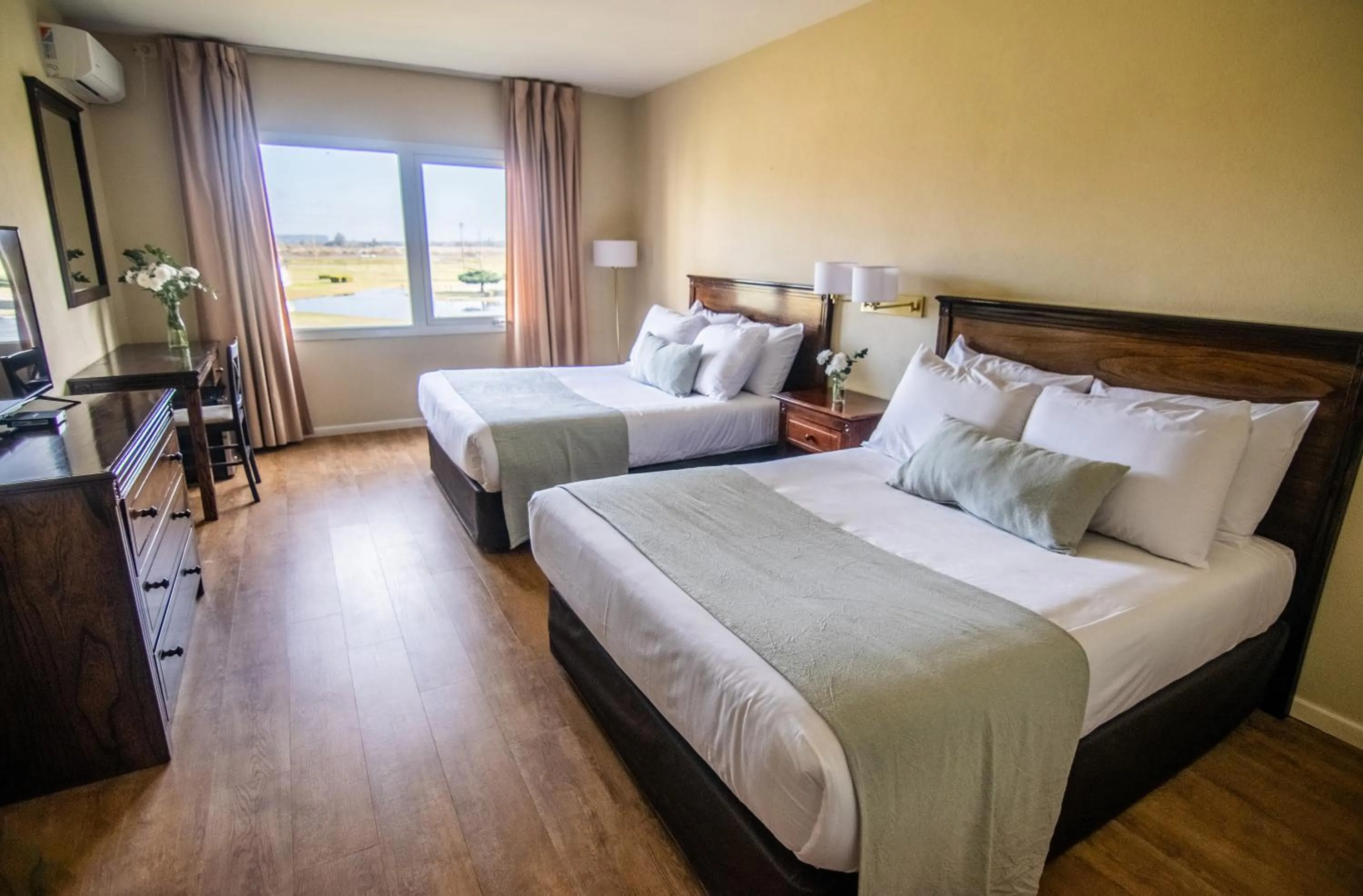 Bed in Wyndham Garden Campana