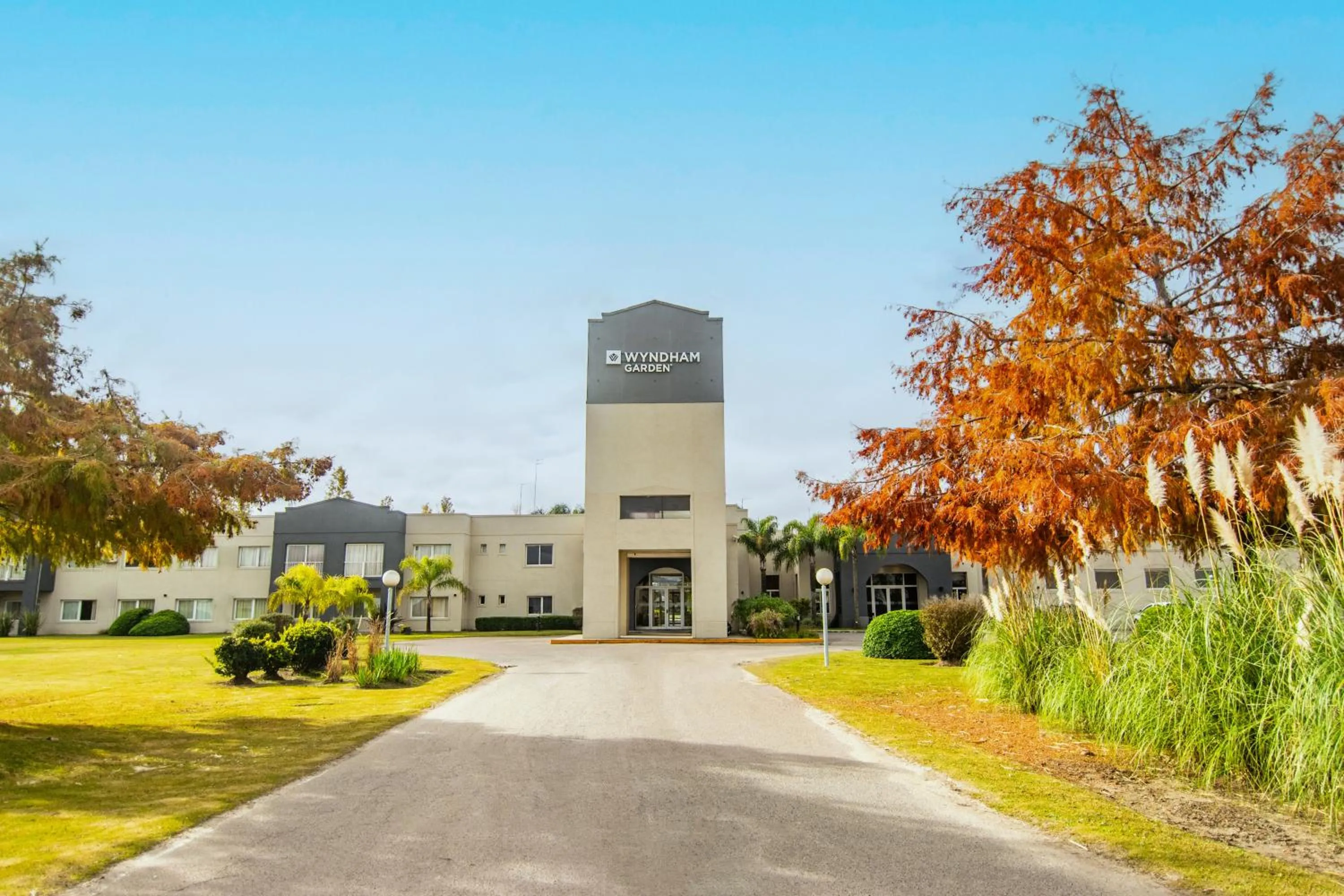 Property Building in Hotel Australis Campana