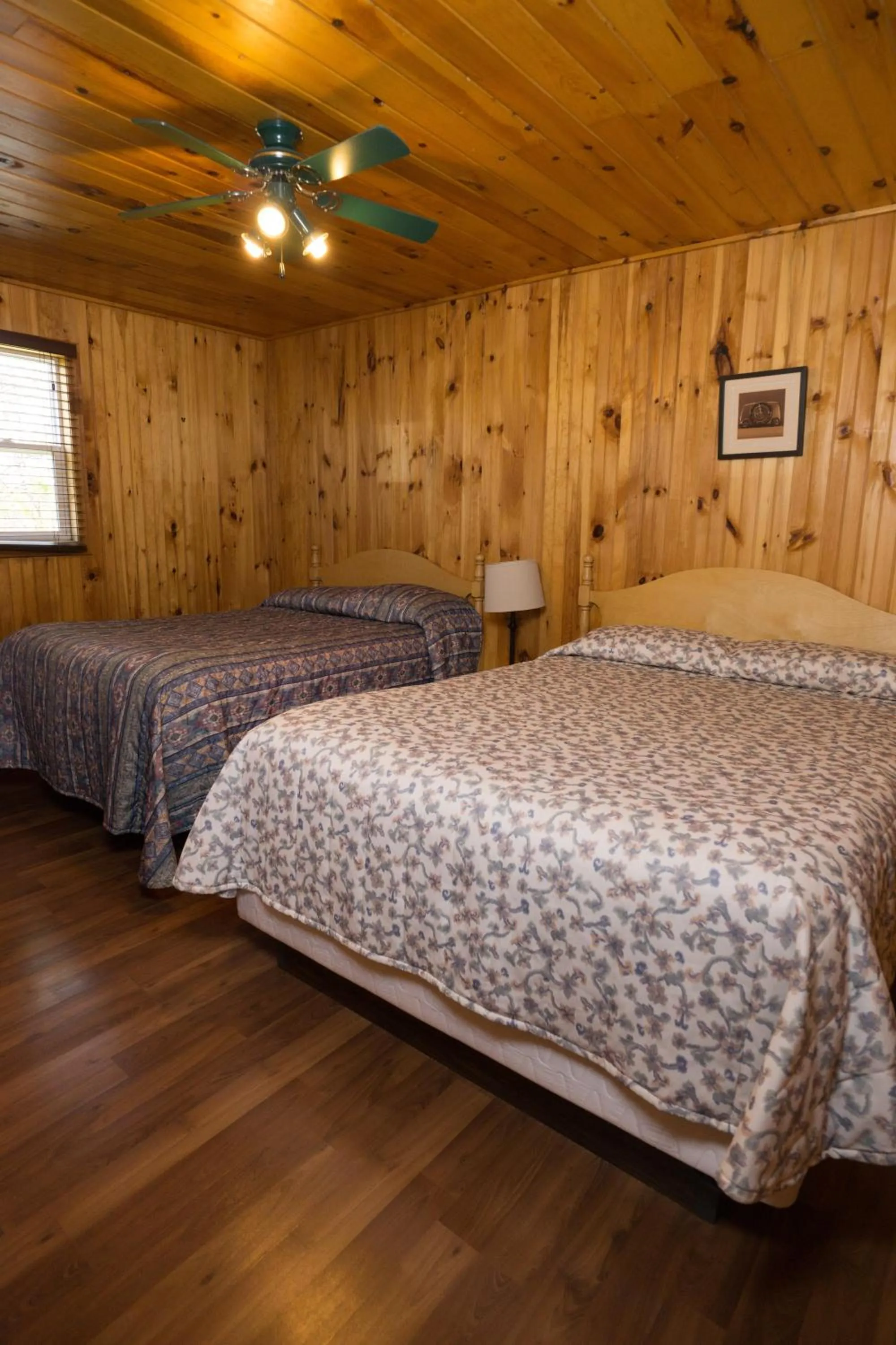 Bed in North Rustico Motel & Cottages