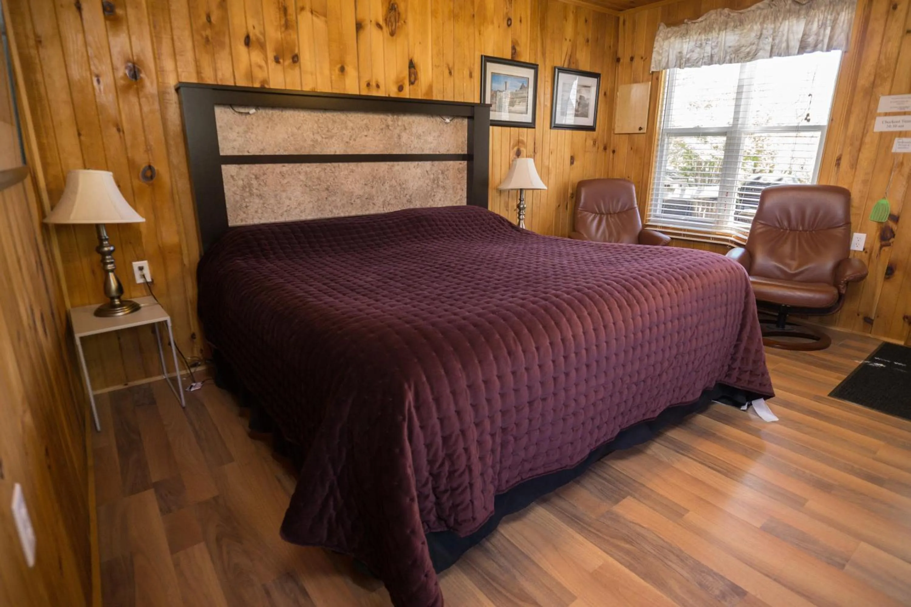 Bed in North Rustico Motel & Cottages