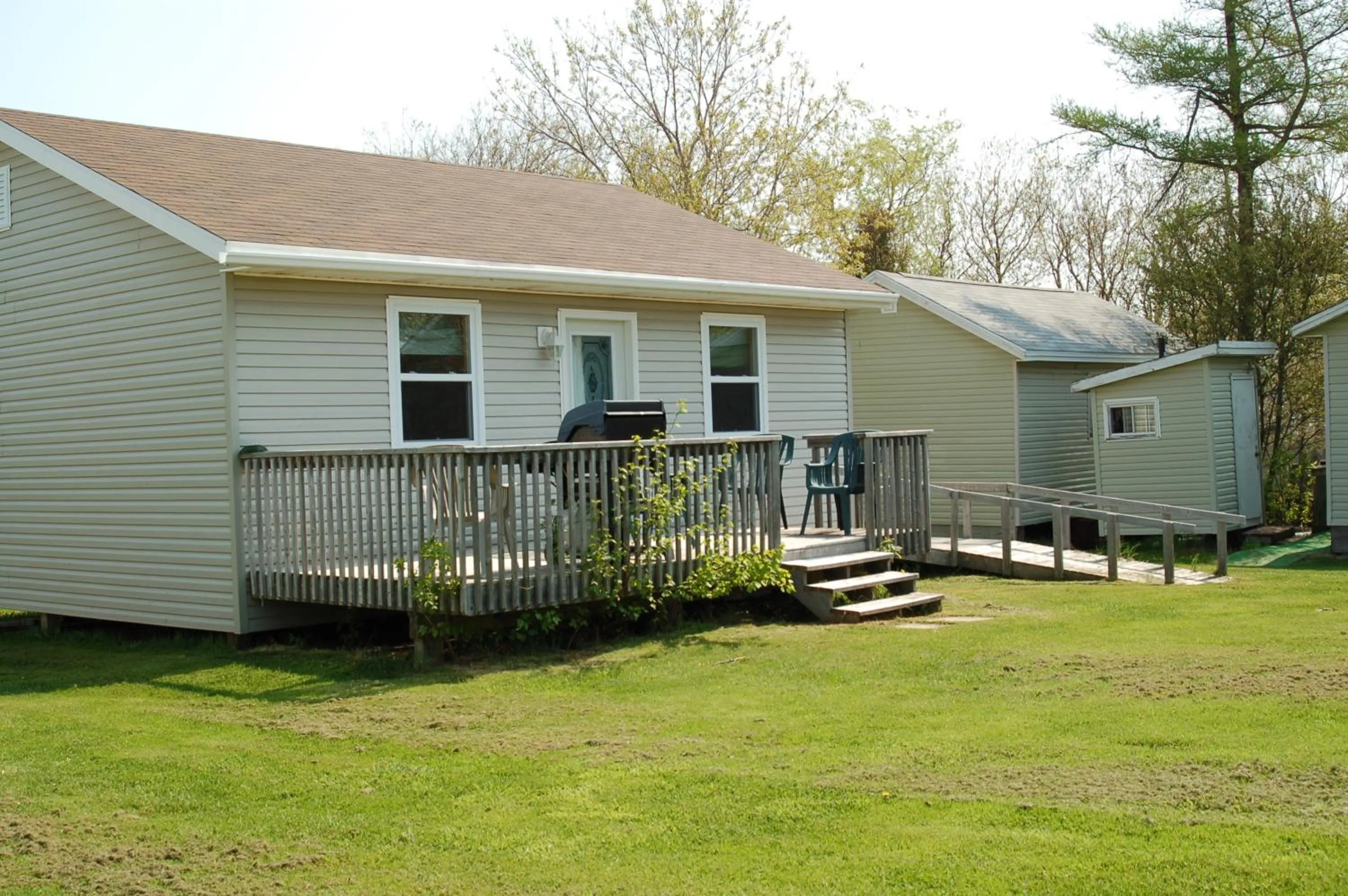 Property building in North Rustico Motel & Cottages