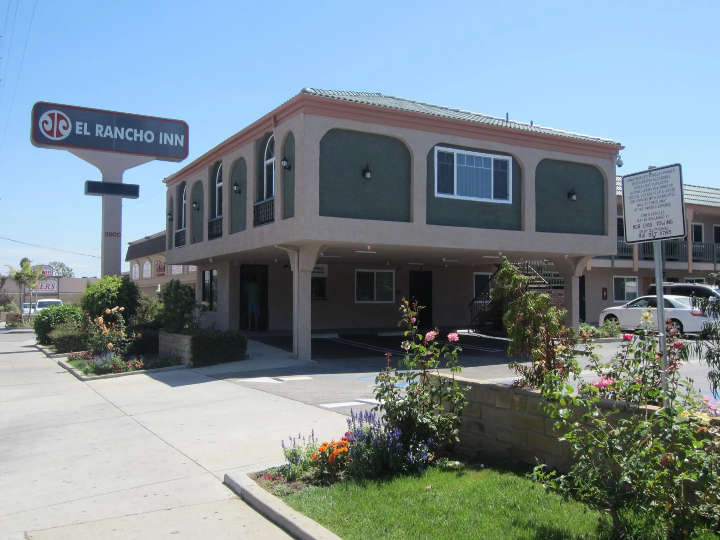 Property building in El Rancho Inn