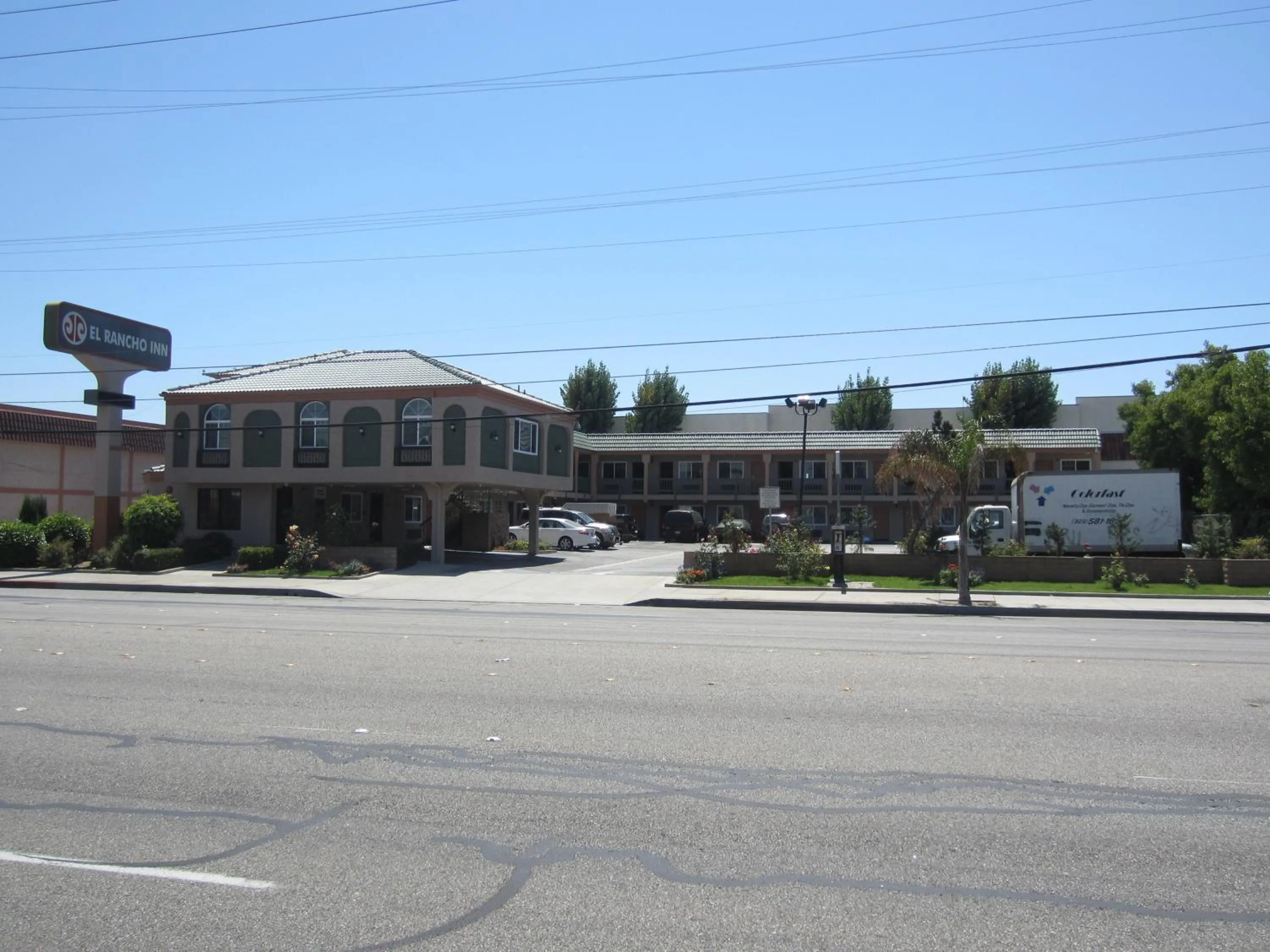 Property building in El Rancho Inn
