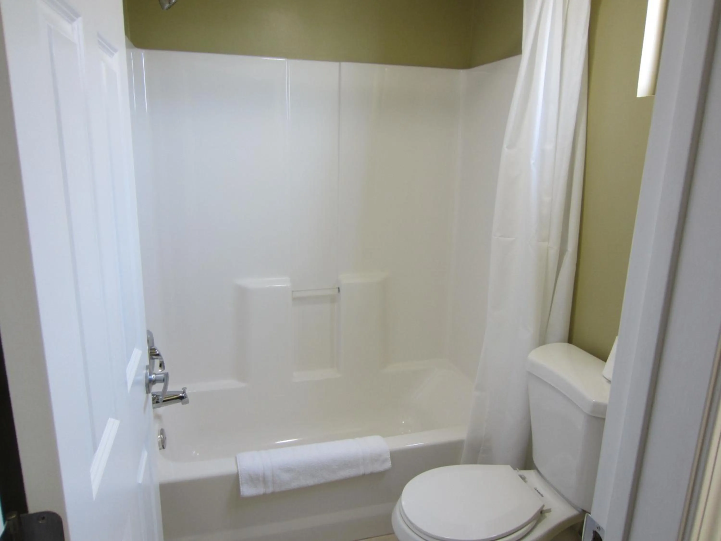 Shower in El Rancho Inn