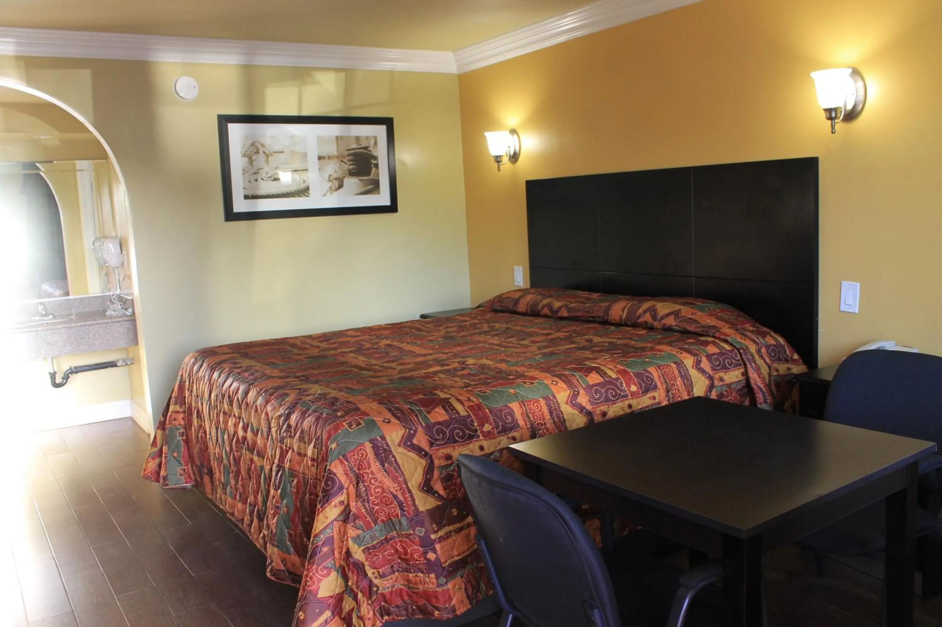 Bedroom, Bed in El Rancho Inn