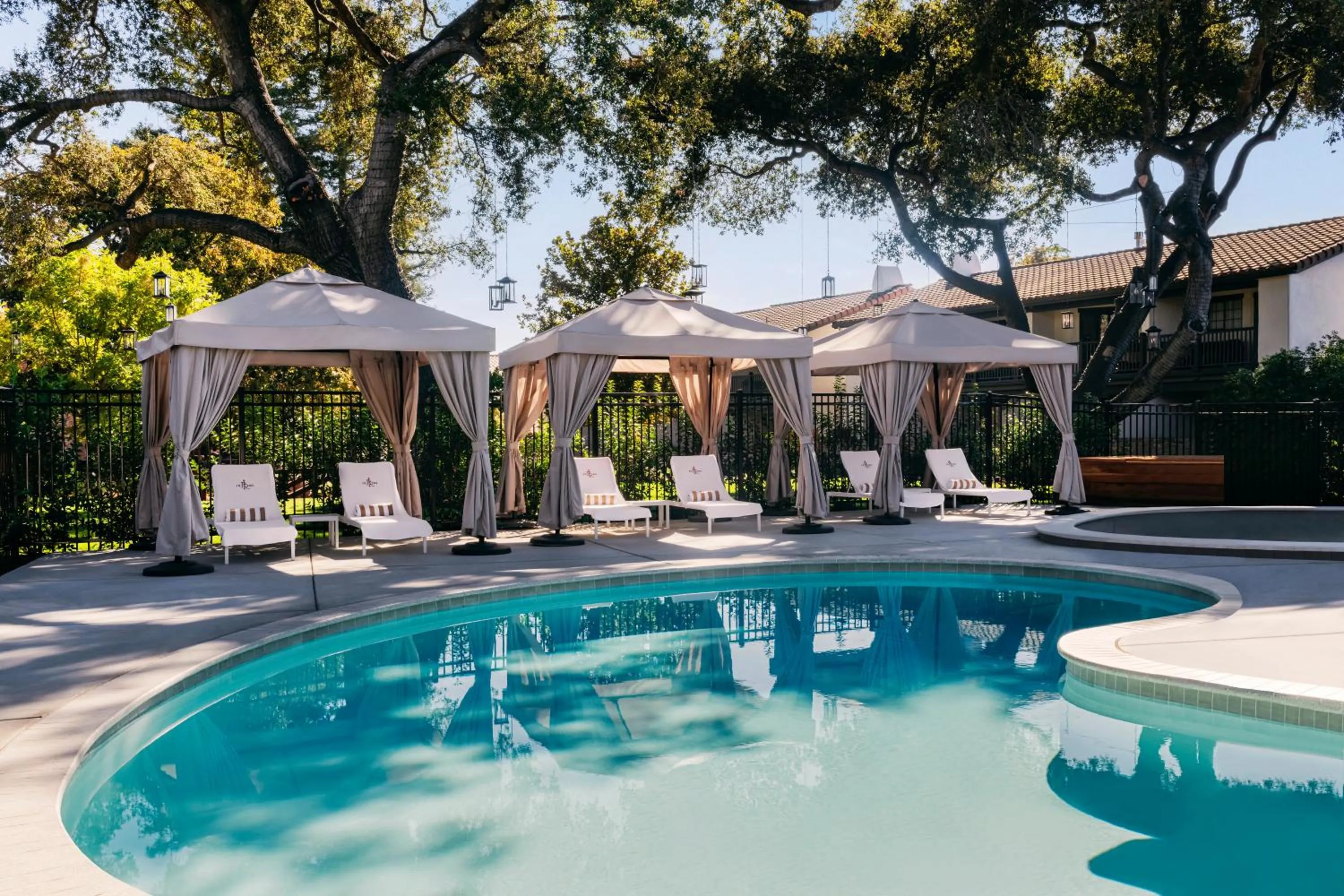Swimming pool in Paso Robles Inn