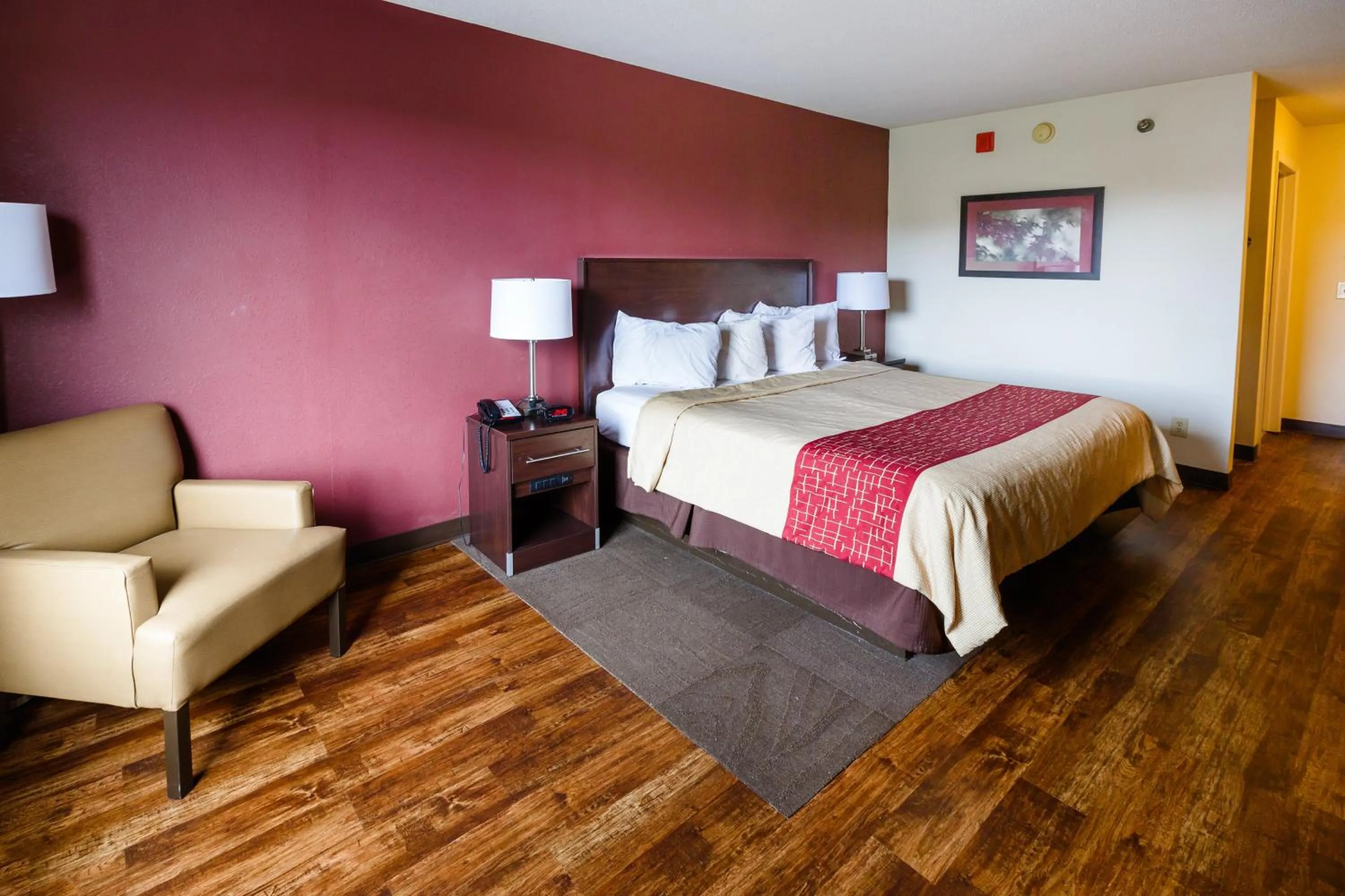 Photo of the whole room, Bed in Red Roof Inn PLUS+ Danville, KY