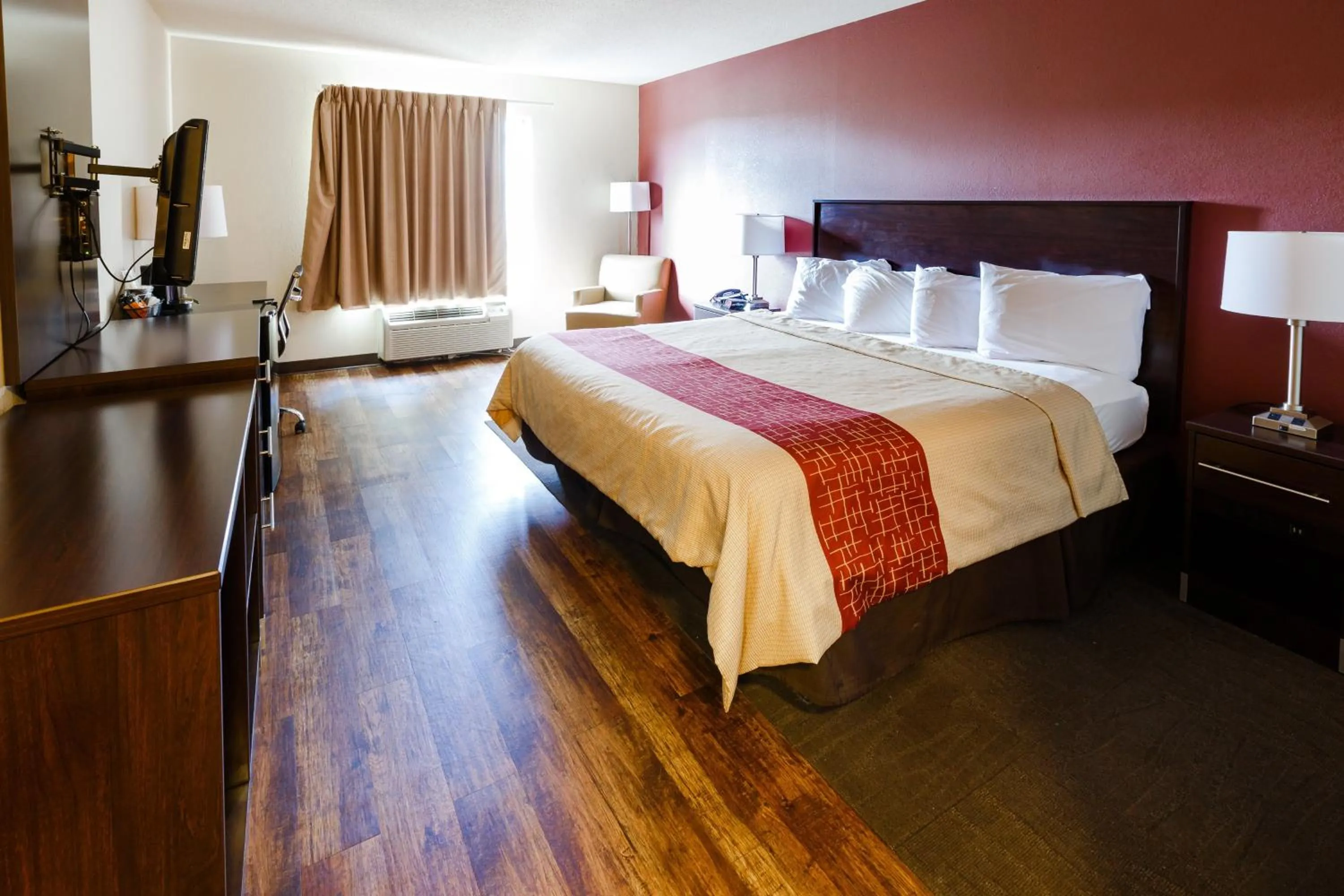 Photo of the whole room, Bed in Red Roof Inn PLUS+ Danville, KY