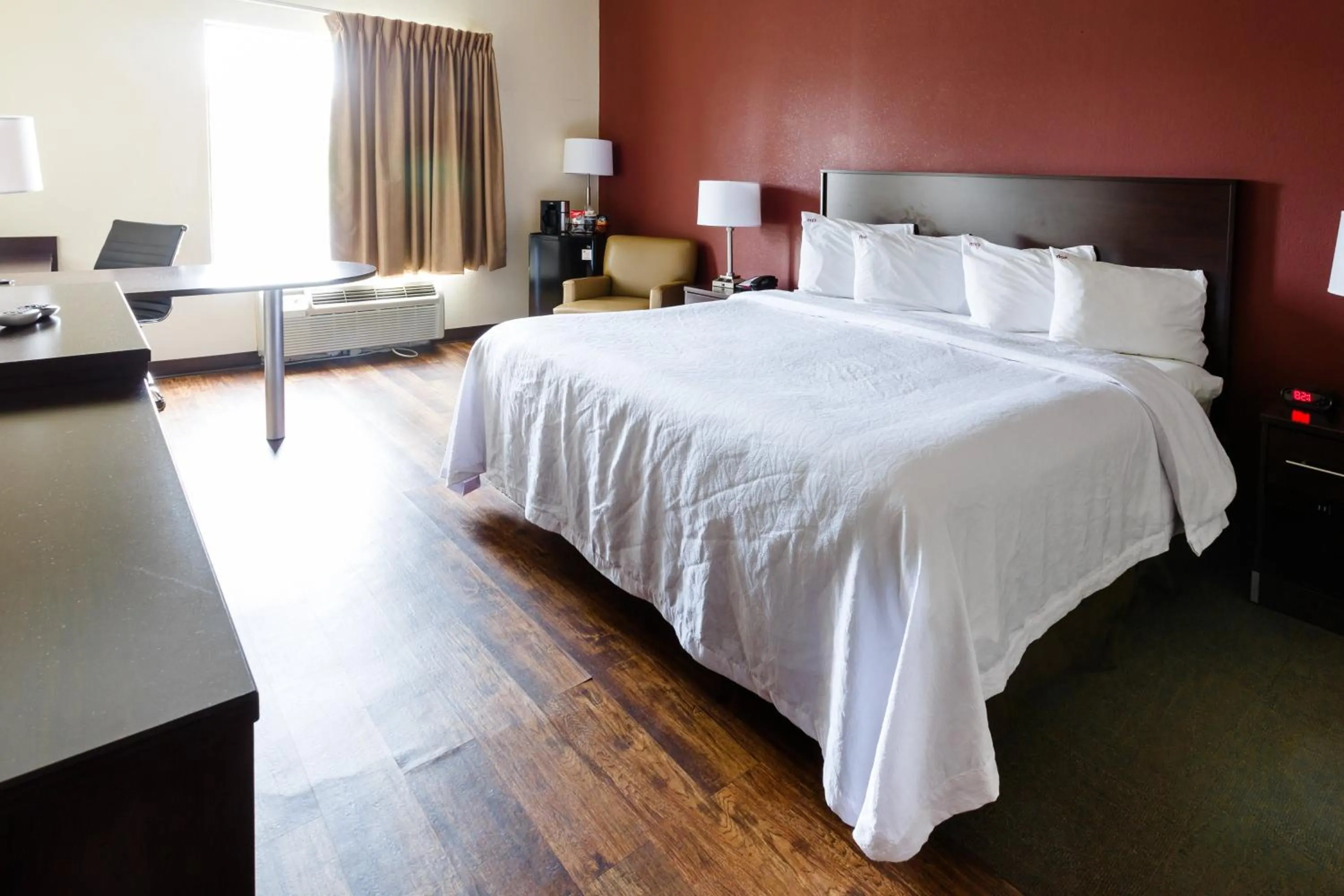 Photo of the whole room, Bed in Red Roof Inn PLUS+ Danville, KY