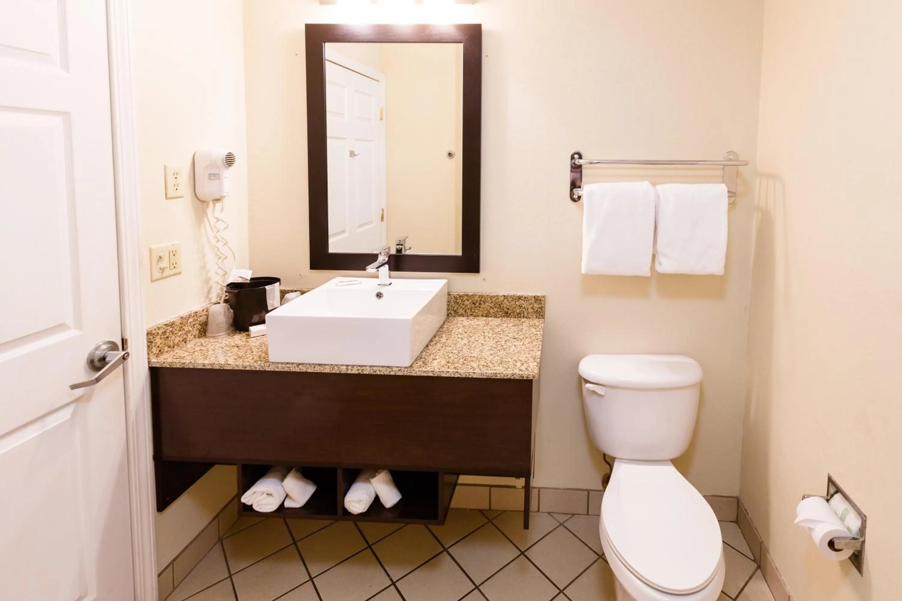 Bathroom in Red Roof Inn PLUS+ Danville, KY