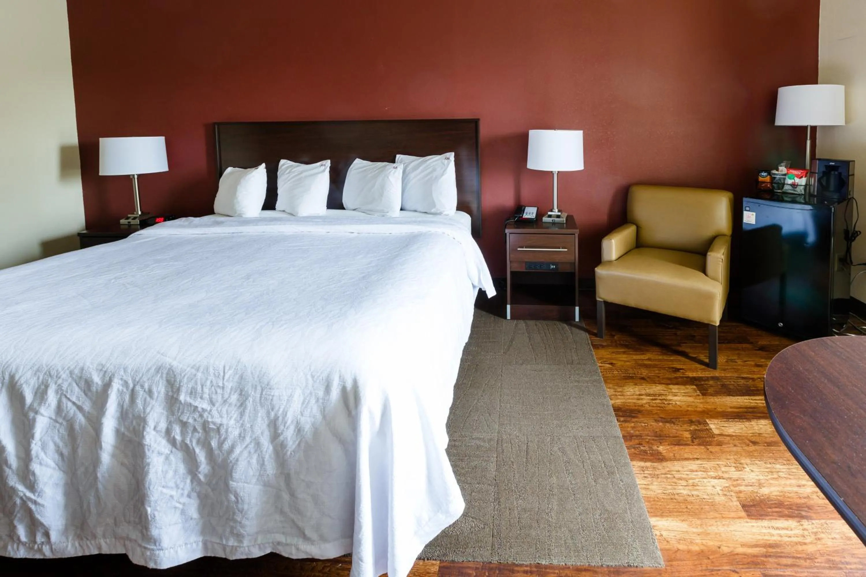 Photo of the whole room, Bed in Red Roof Inn PLUS+ Danville, KY