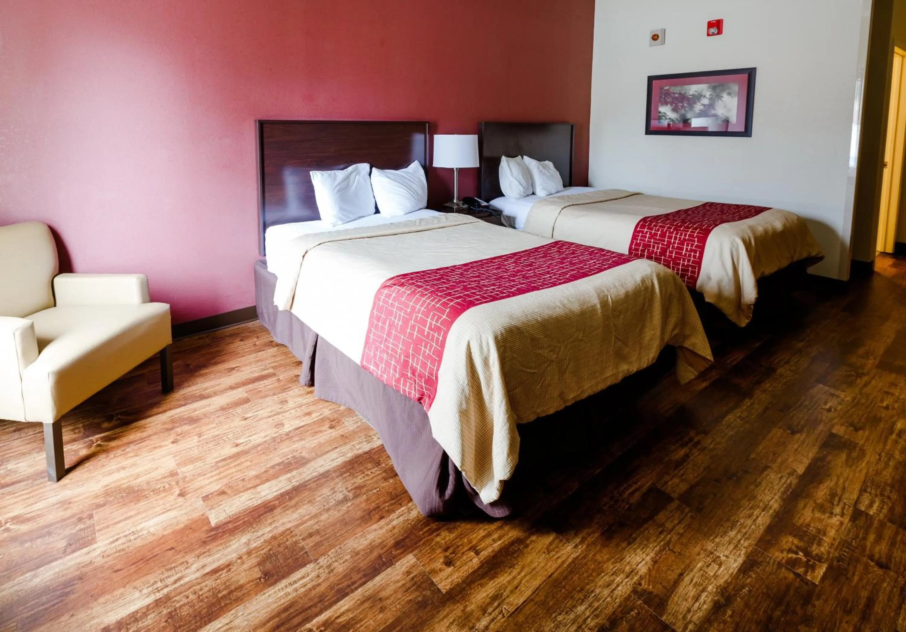 Photo of the whole room, Bed in Red Roof Inn PLUS+ Danville, KY