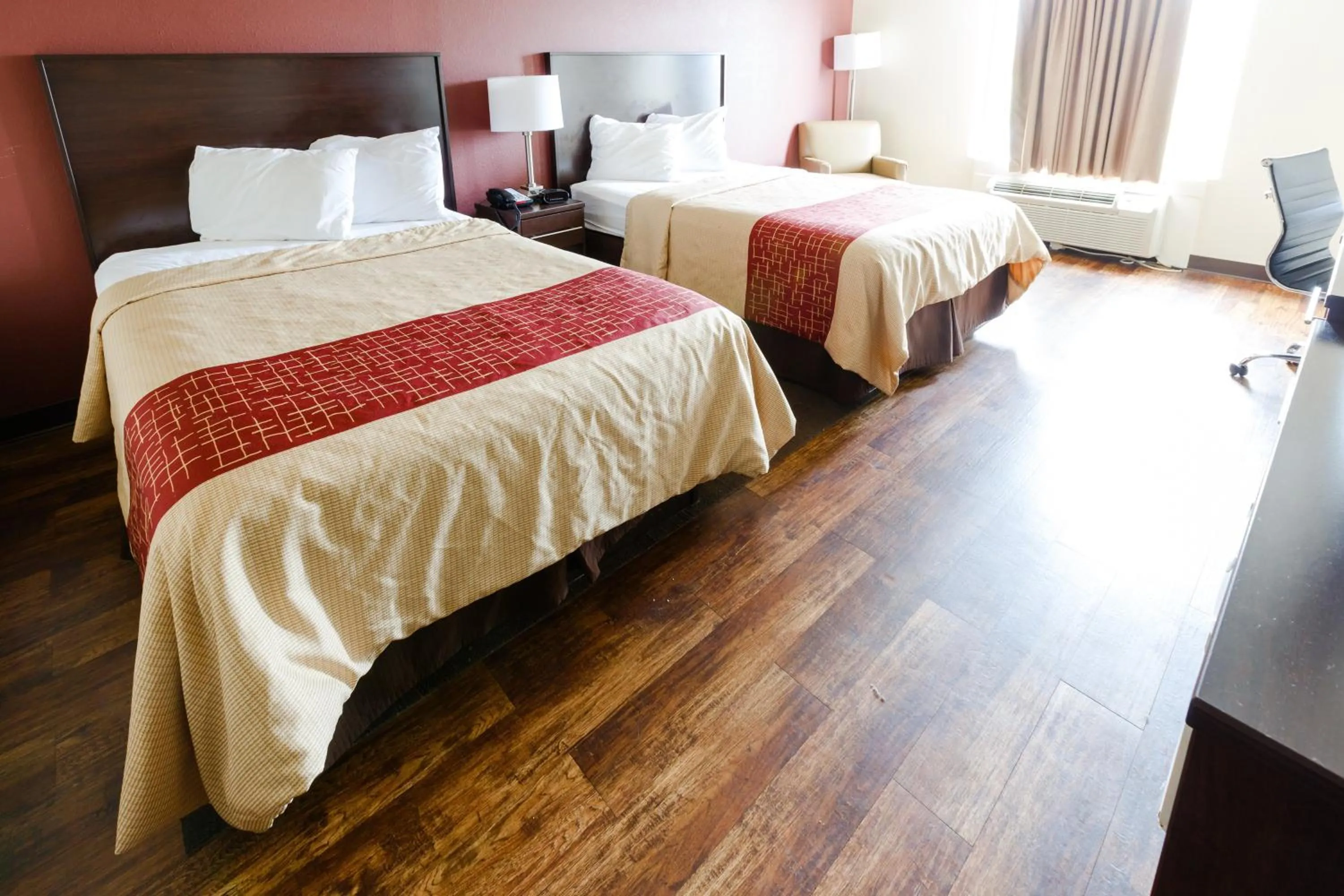 Photo of the whole room, Bed in Red Roof Inn PLUS+ Danville, KY