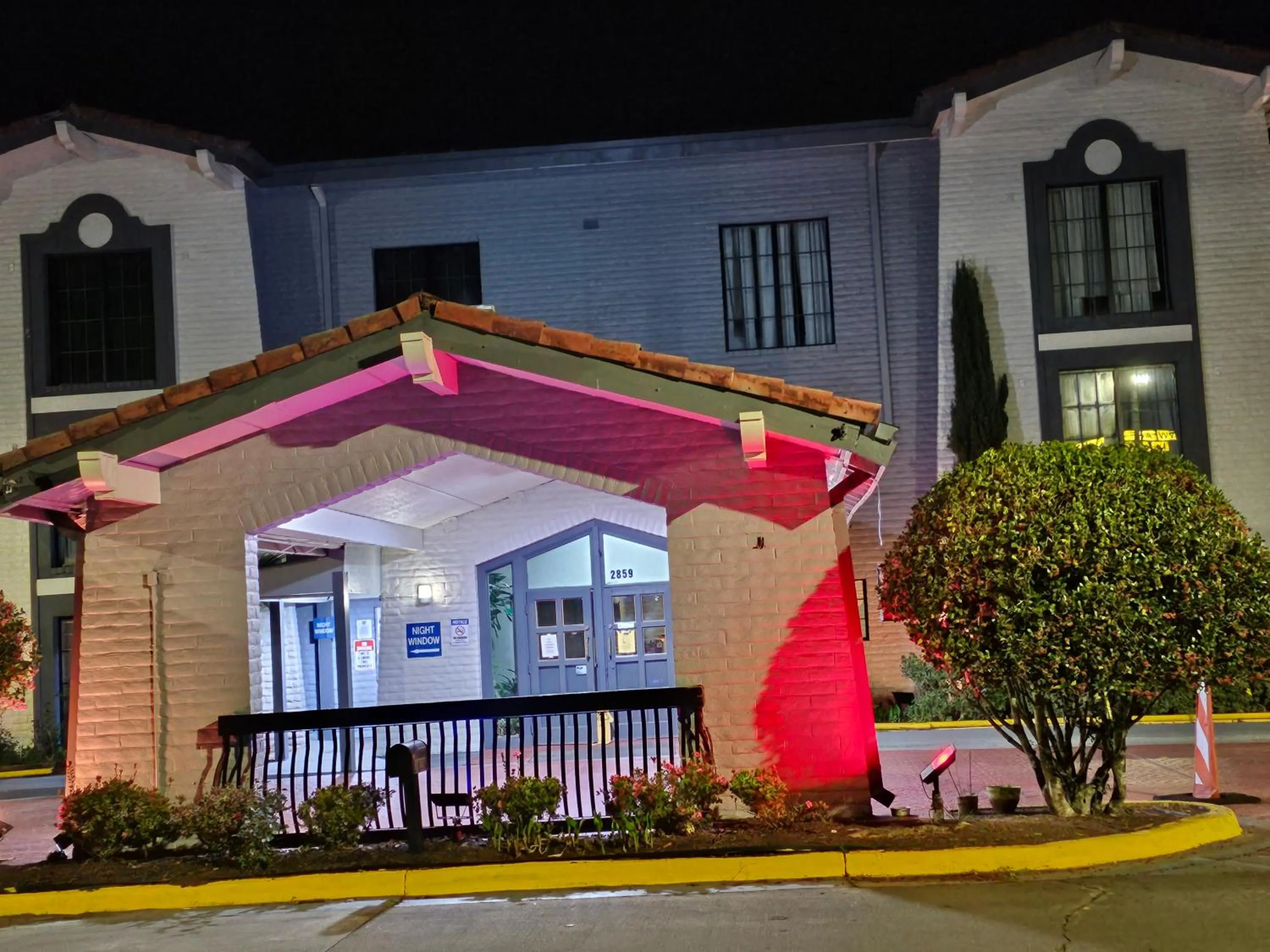 Property building in Knights Inn - Lithonia