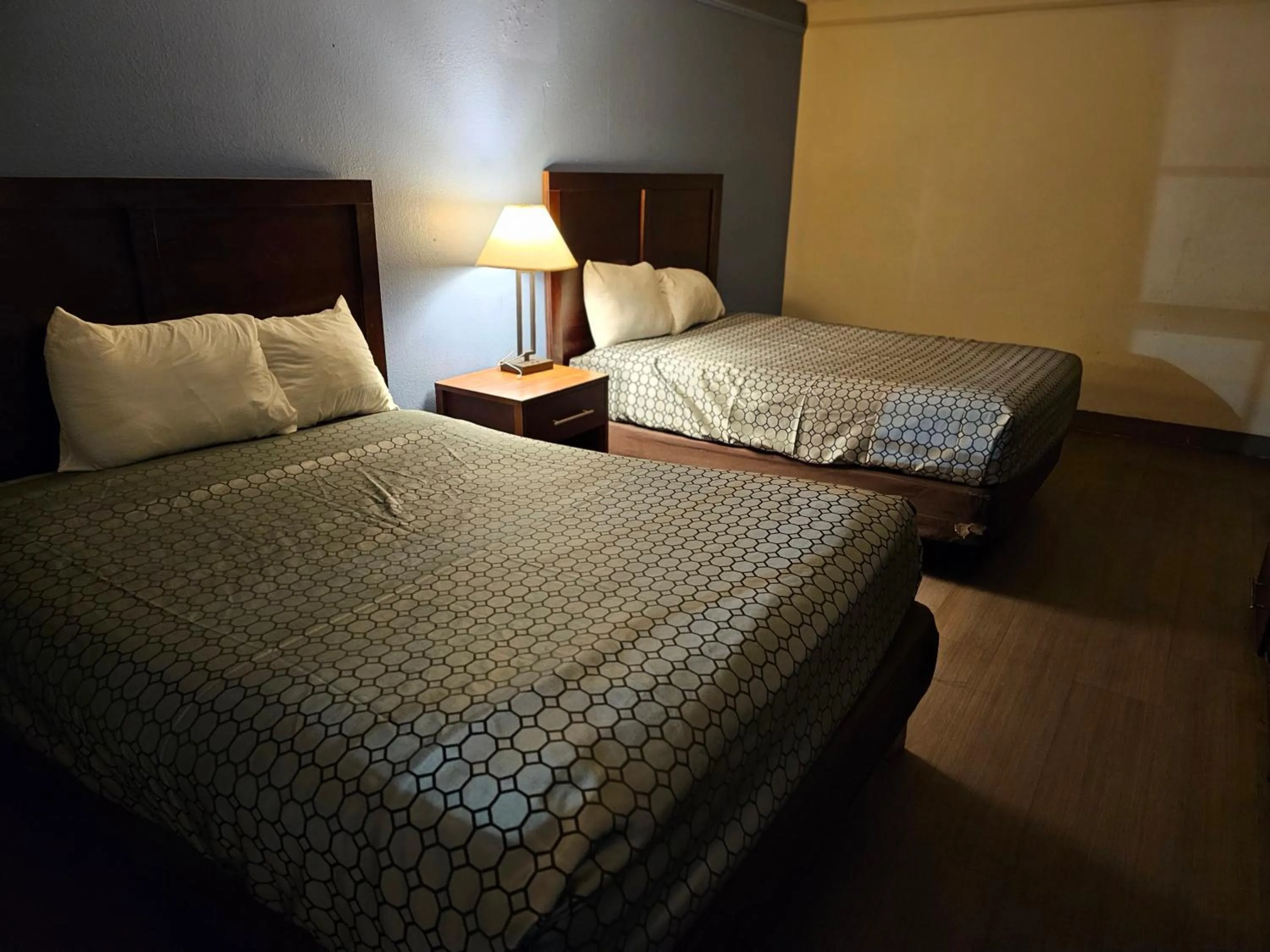 Knights Inn - Lithonia