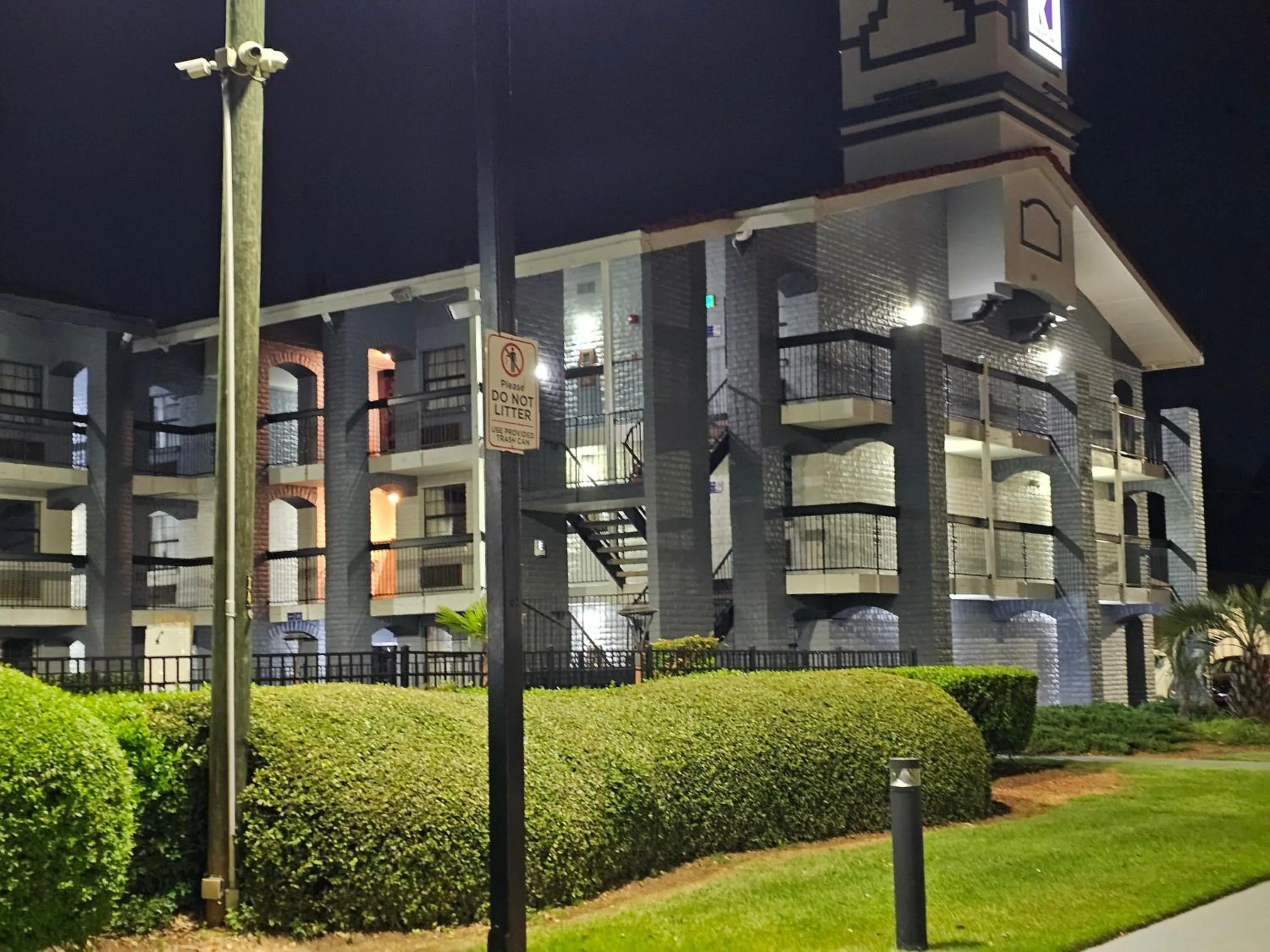 Property building in Knights Inn - Lithonia