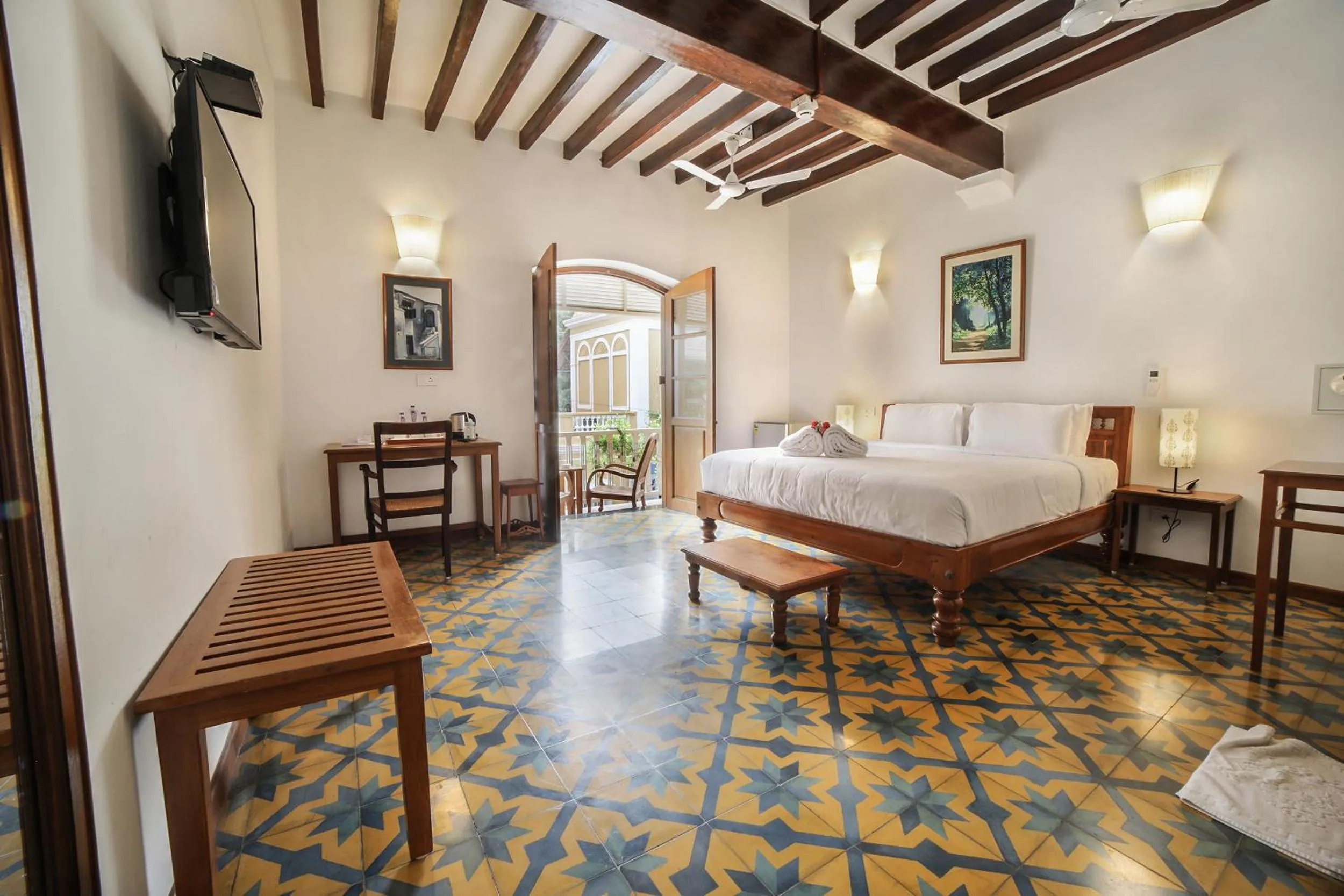 Photo of the whole room, Bed in Petit Palais