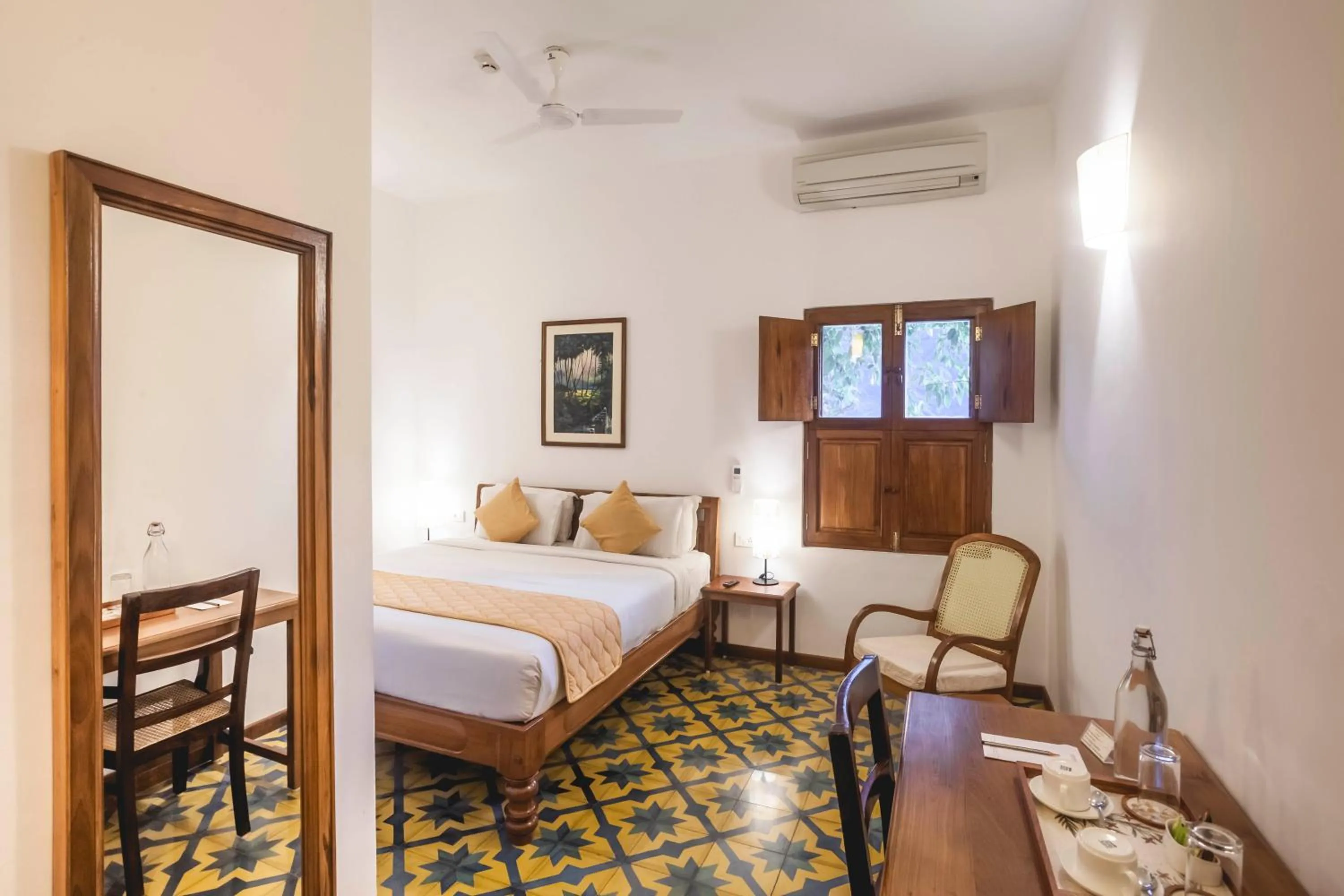 Photo of the whole room, Bed in Petit Palais