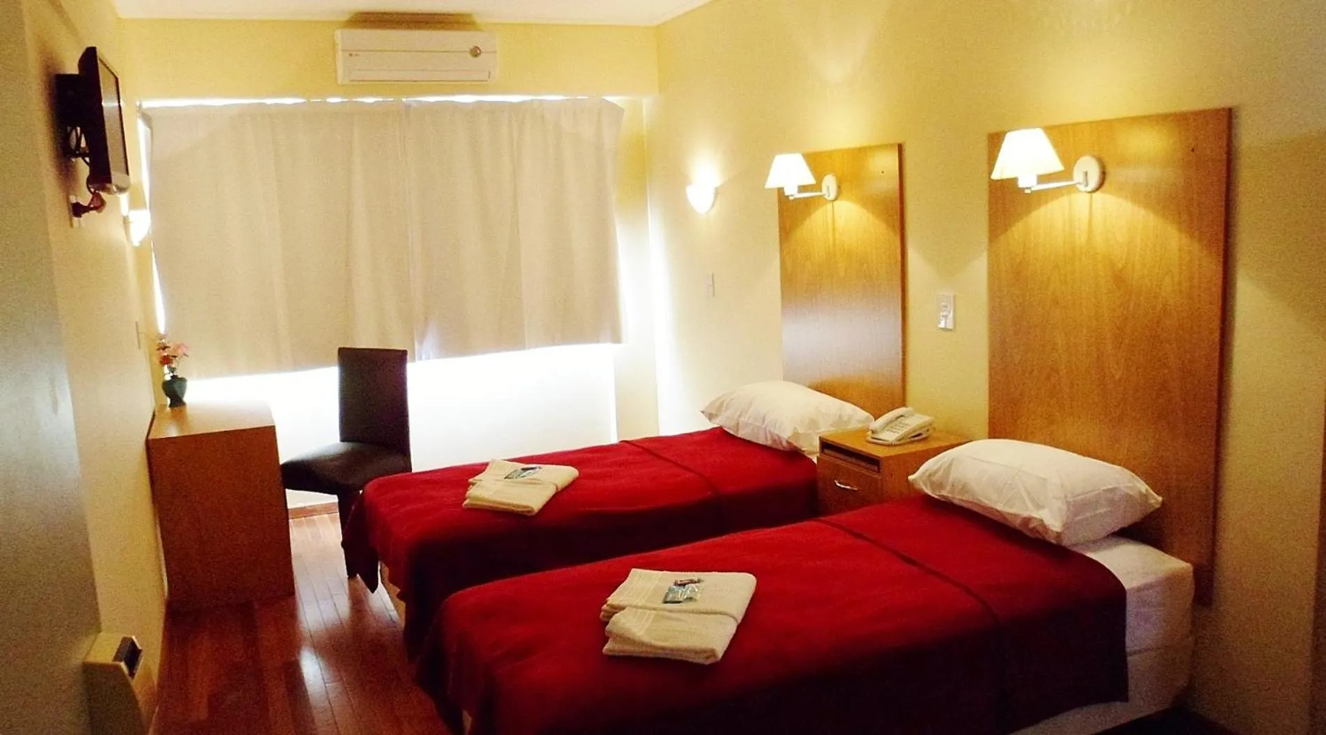 Photo of the whole room, Bed in Hotel Juramento