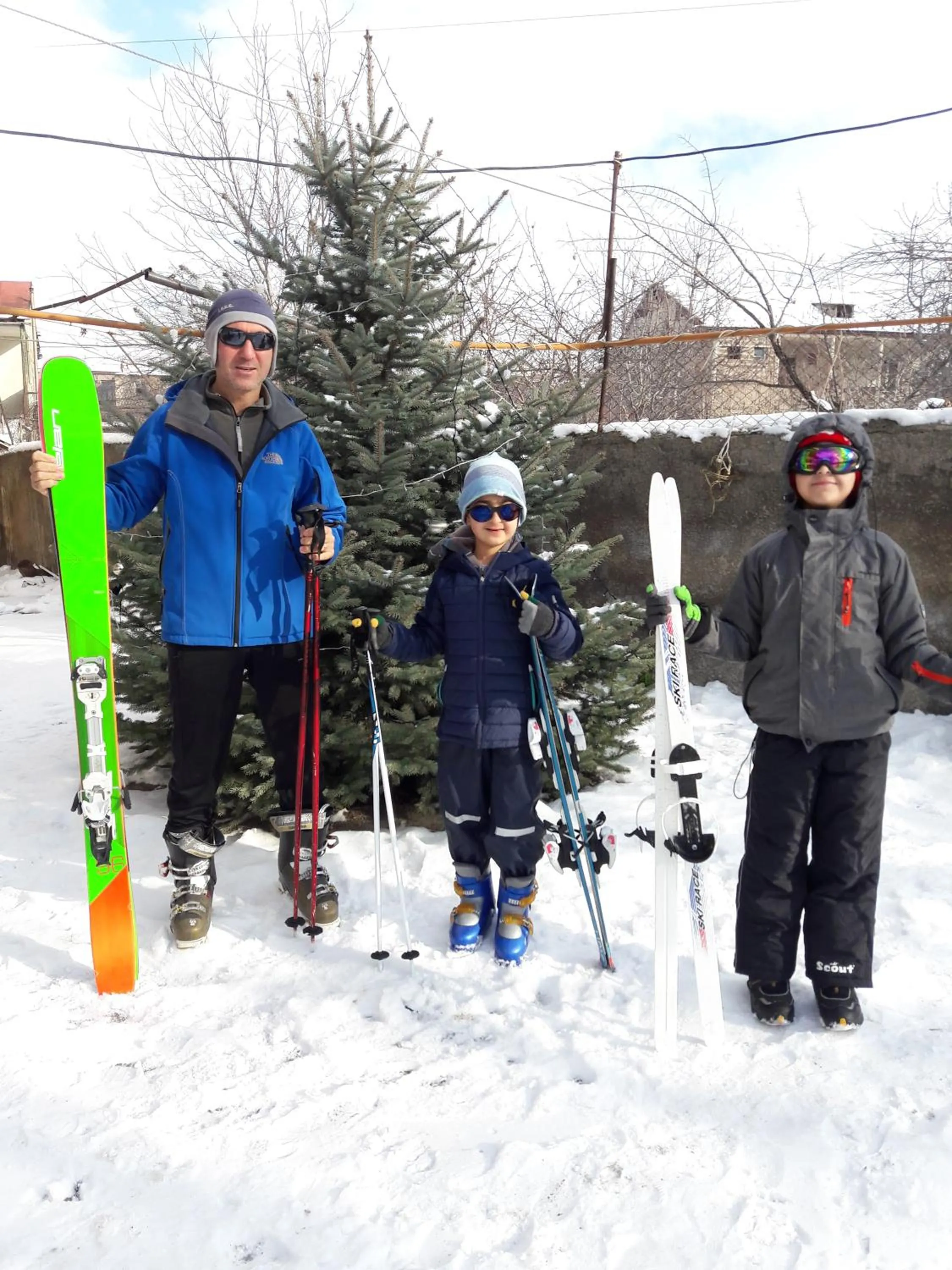Family in Azhdahak B&B in Geghashen , Abovyan