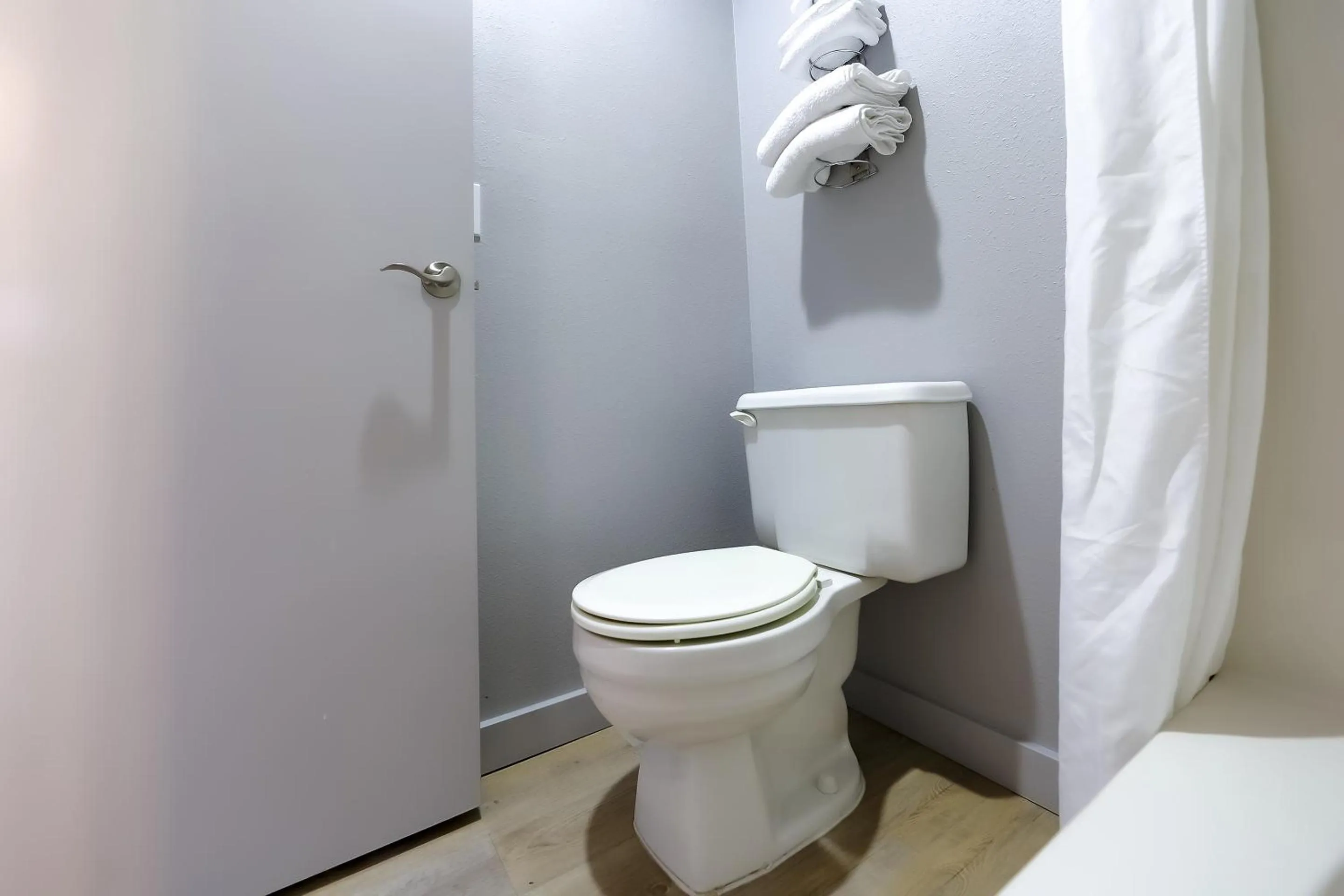 Bathroom in Waves Hotel NYE Beach - Newport OR