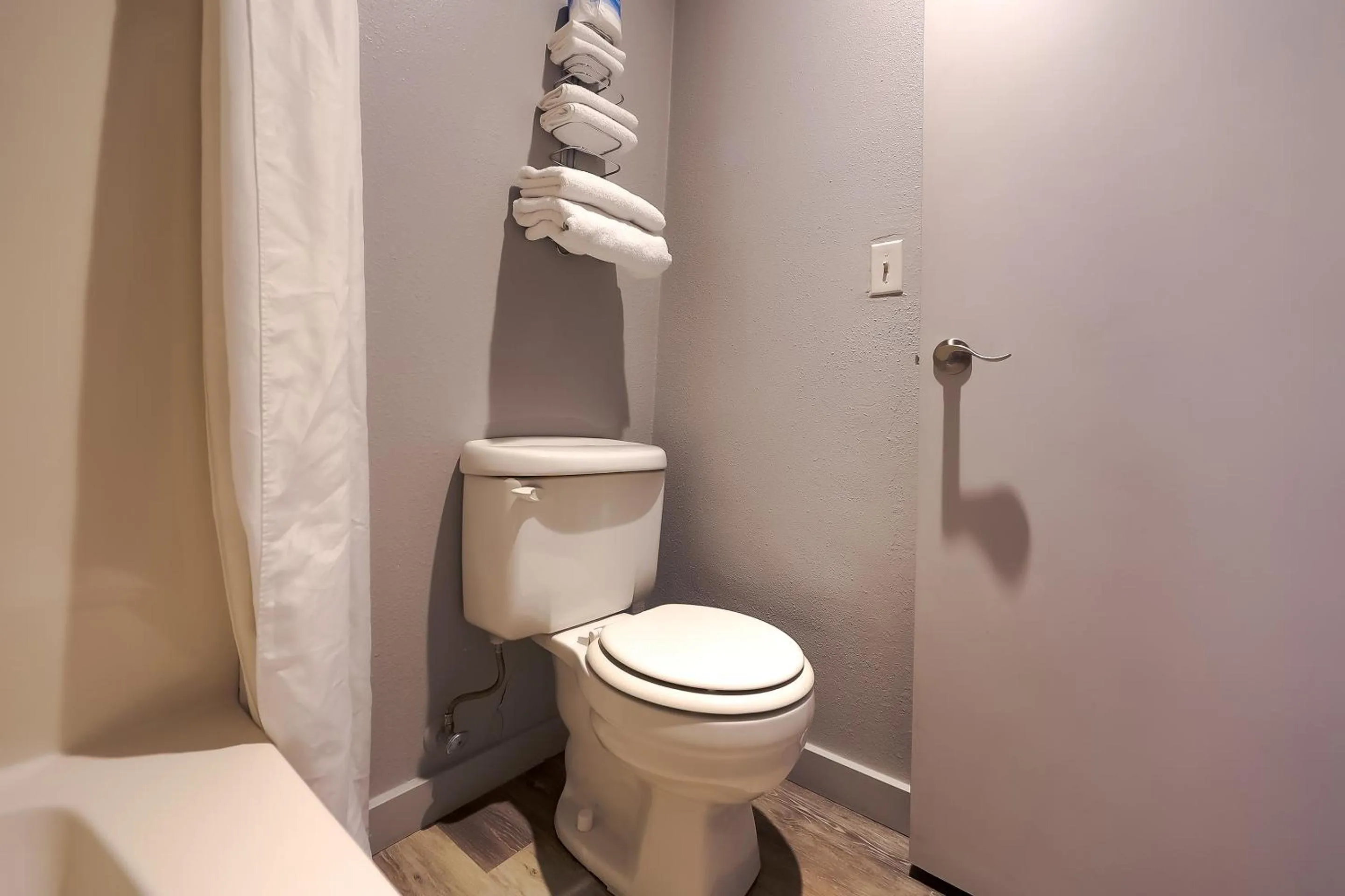 Bathroom in Waves Hotel NYE Beach - Newport OR