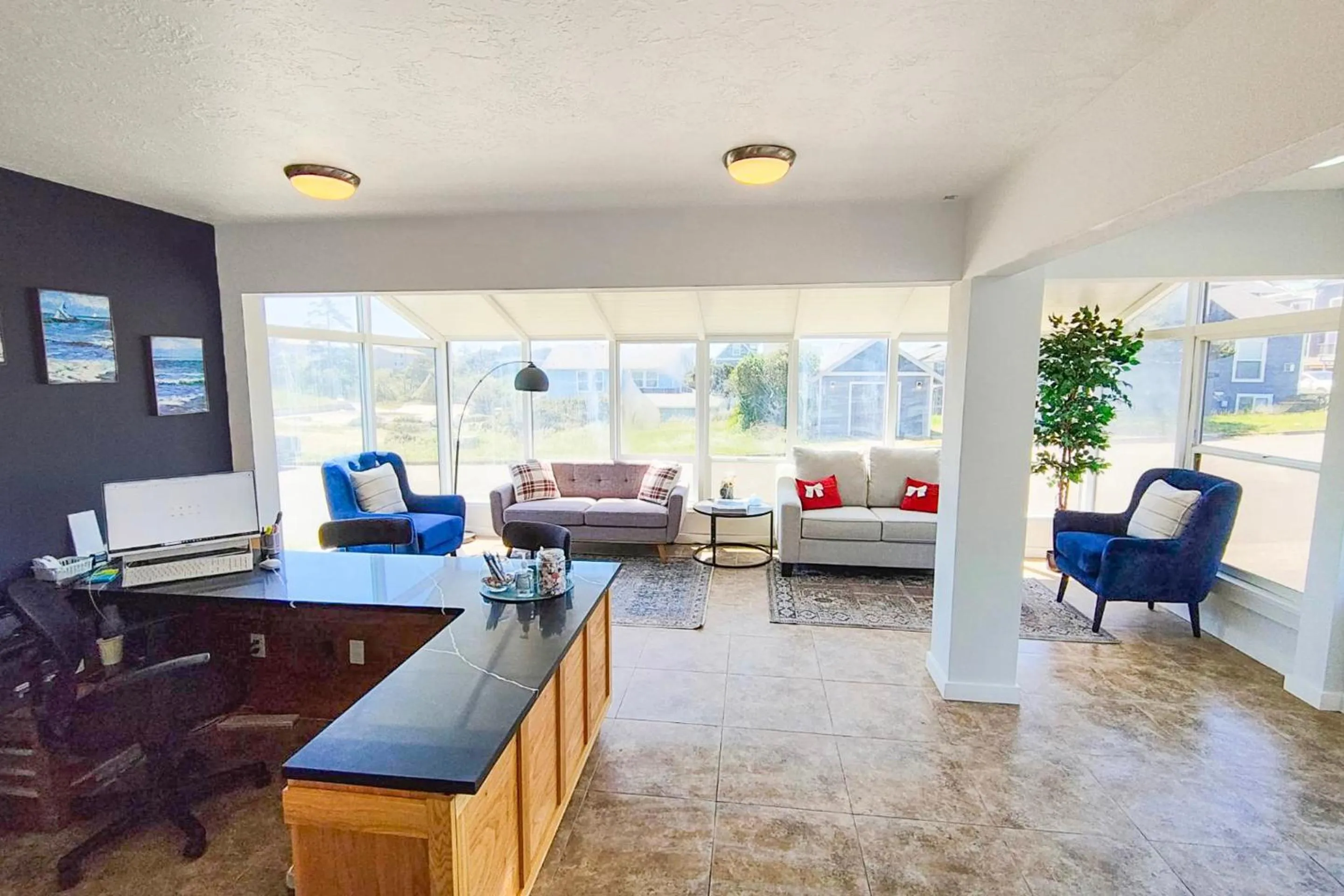 Lobby or reception in Waves Hotel NYE Beach - Newport OR