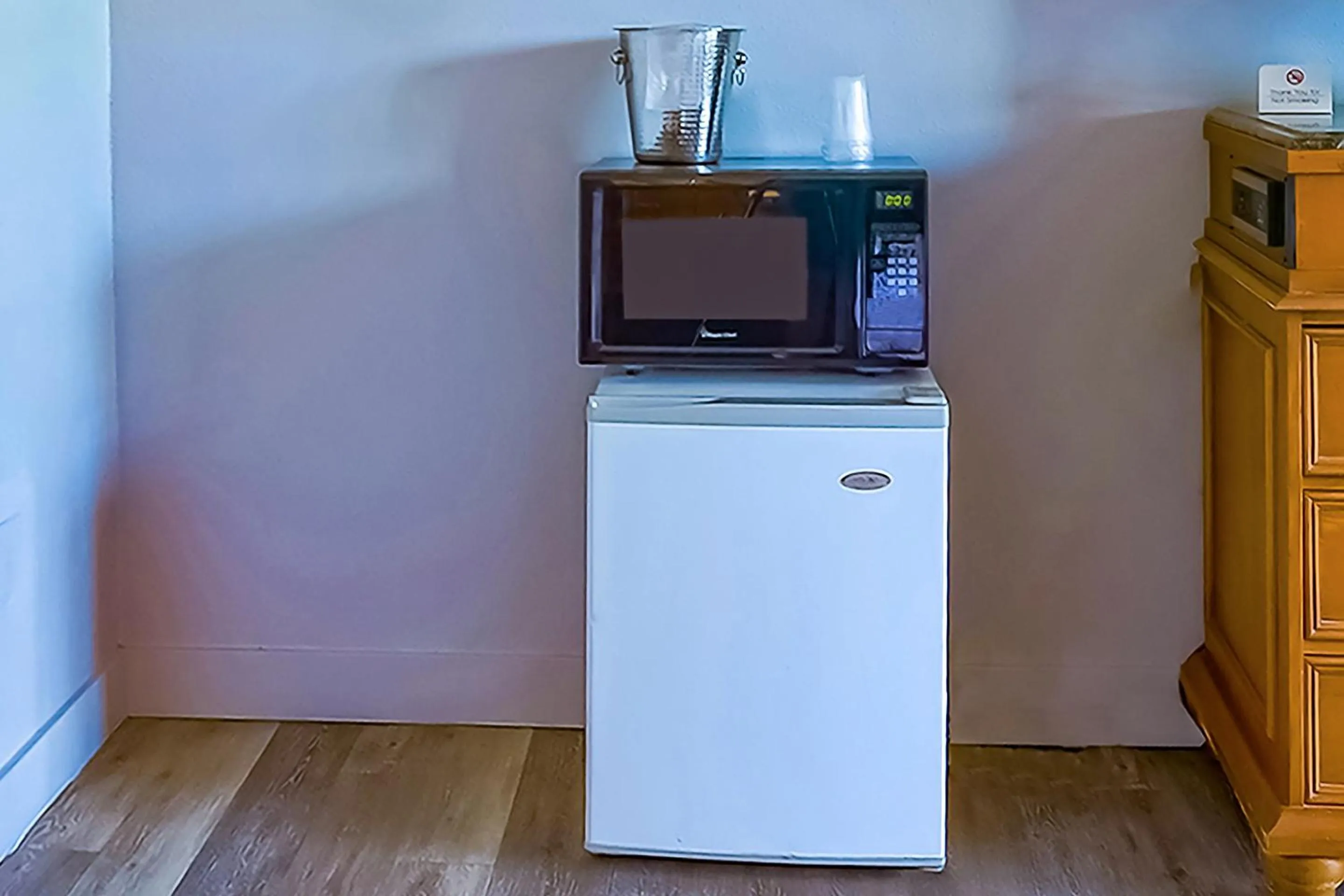 Bedroom in Waves Hotel NYE Beach - Newport OR