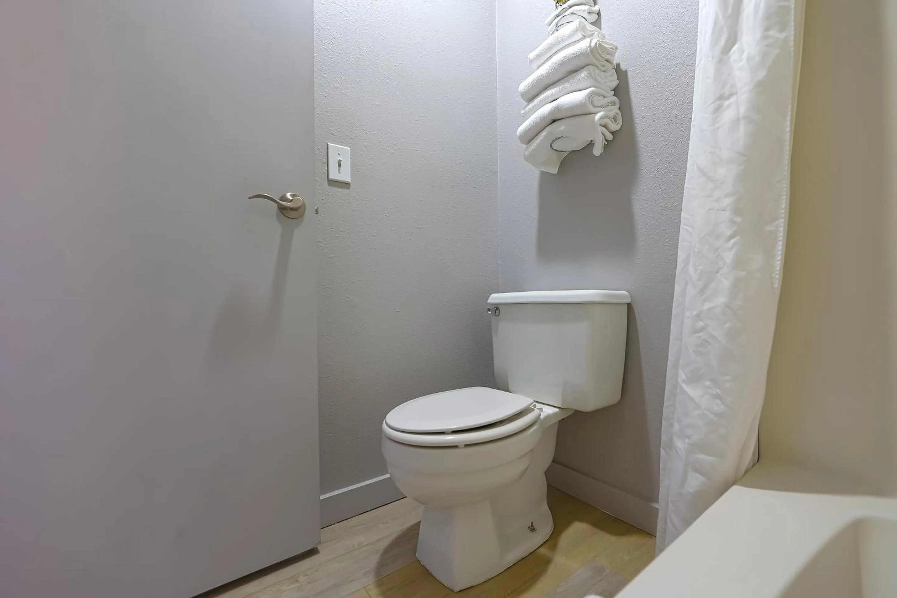 Bathroom in Waves Hotel NYE Beach - Newport OR