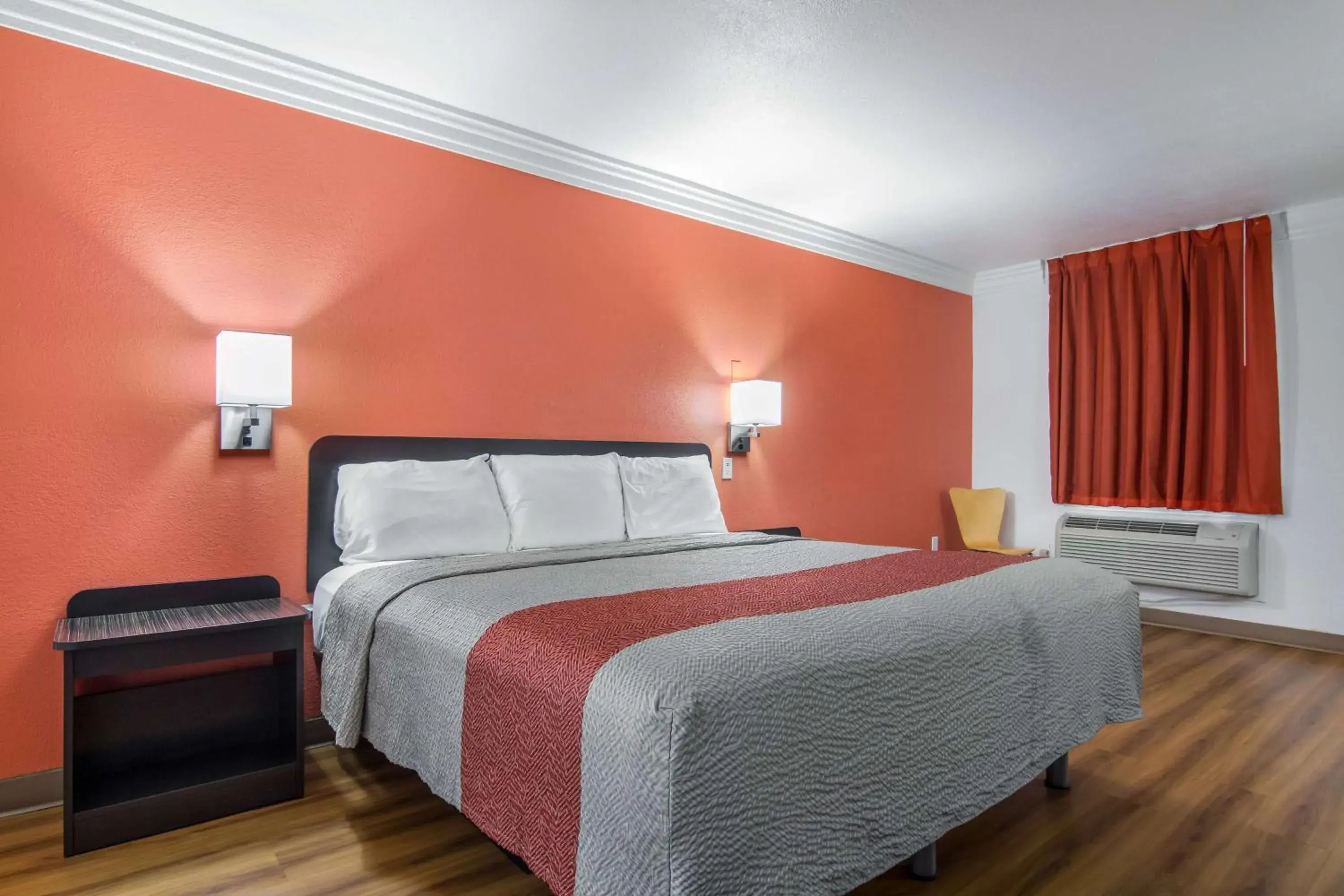 Deluxe King Room - Non-Smoking in Motel 6-Marshall, TX Deluxe King Room - Non-Smoking in Motel 6-Marshall, TX