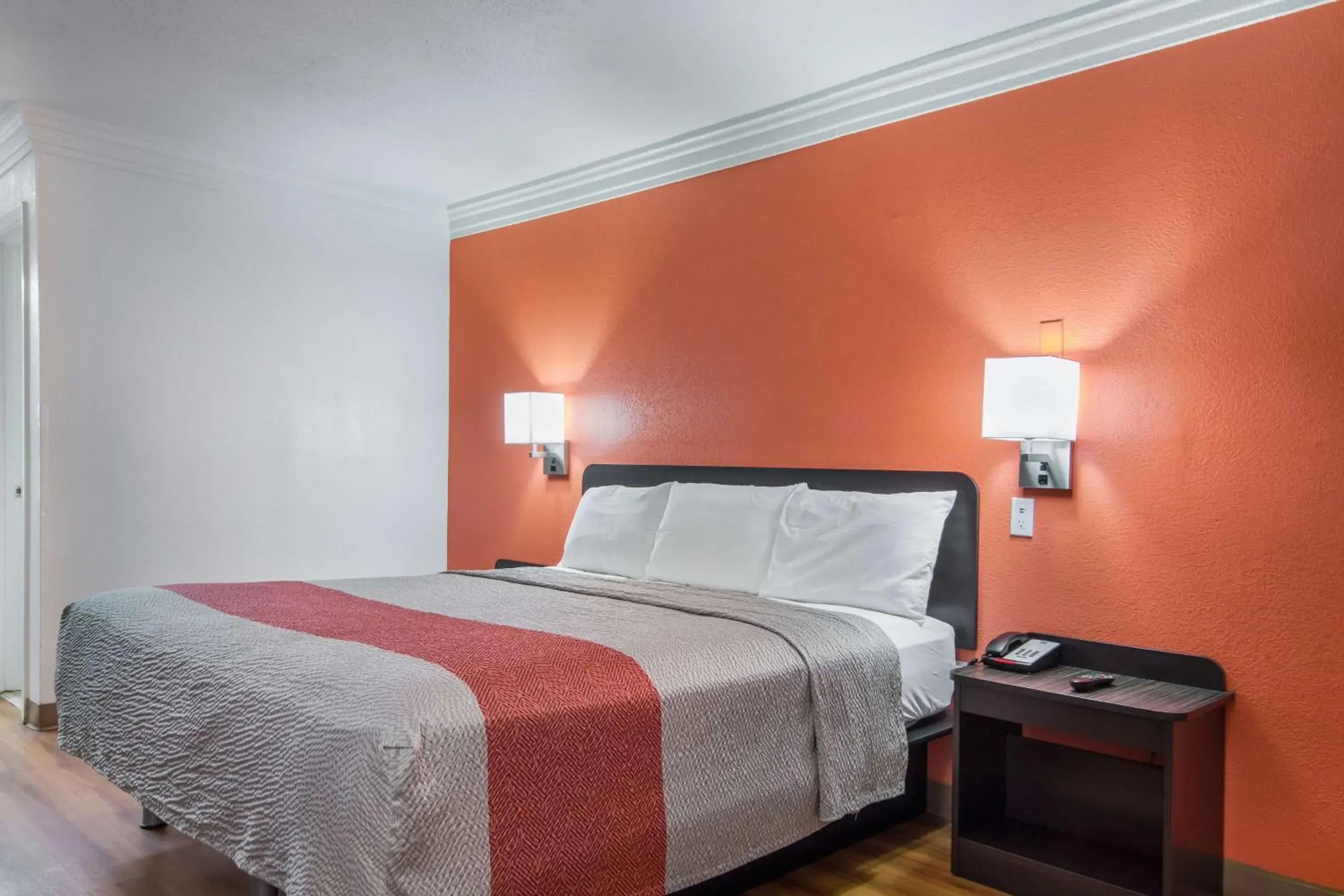 Deluxe King Room - Smoking in Motel 6-Marshall, TX Deluxe King Room - Smoking in Motel 6-Marshall, TX