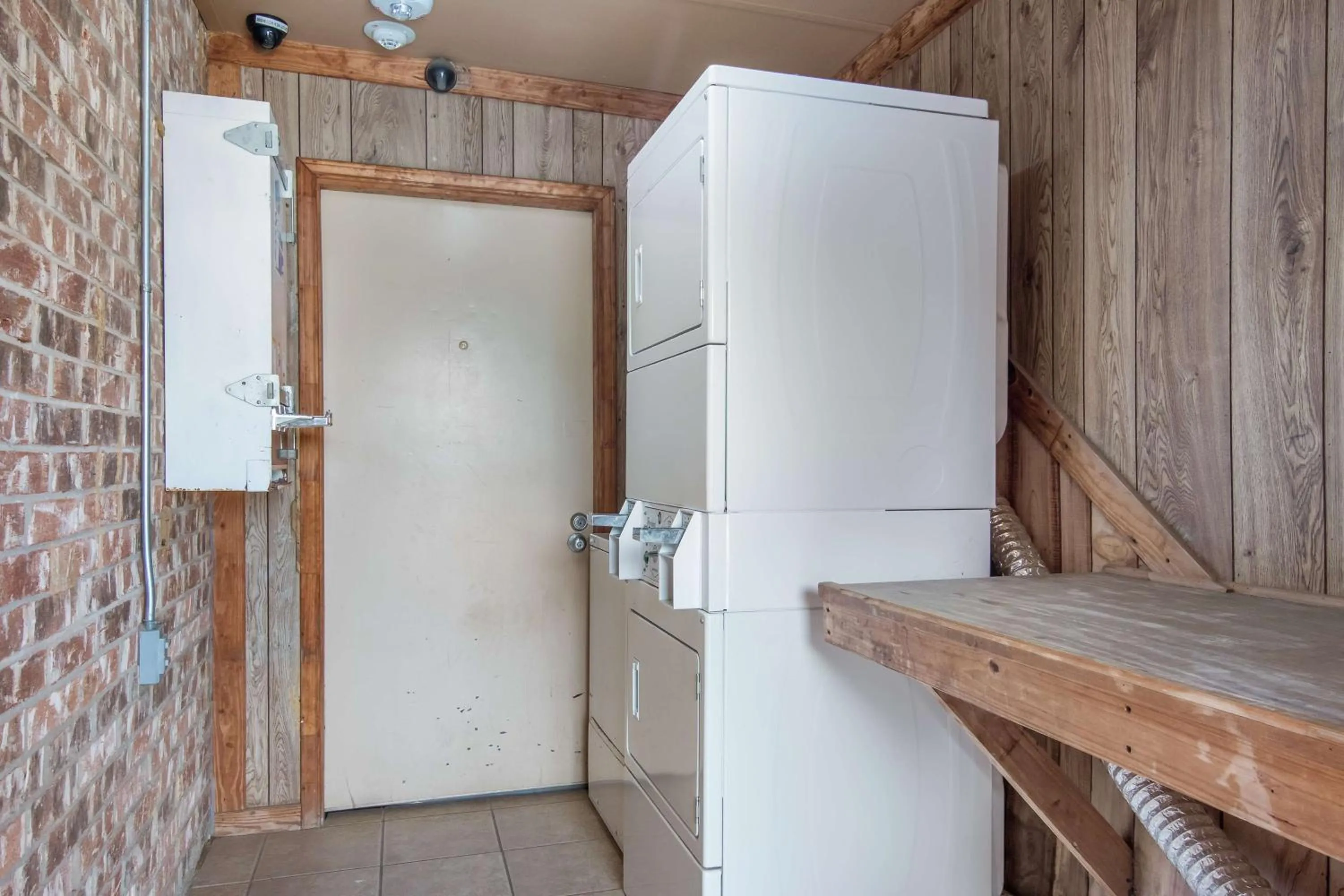 Property building in Motel 6-Marshall, TX