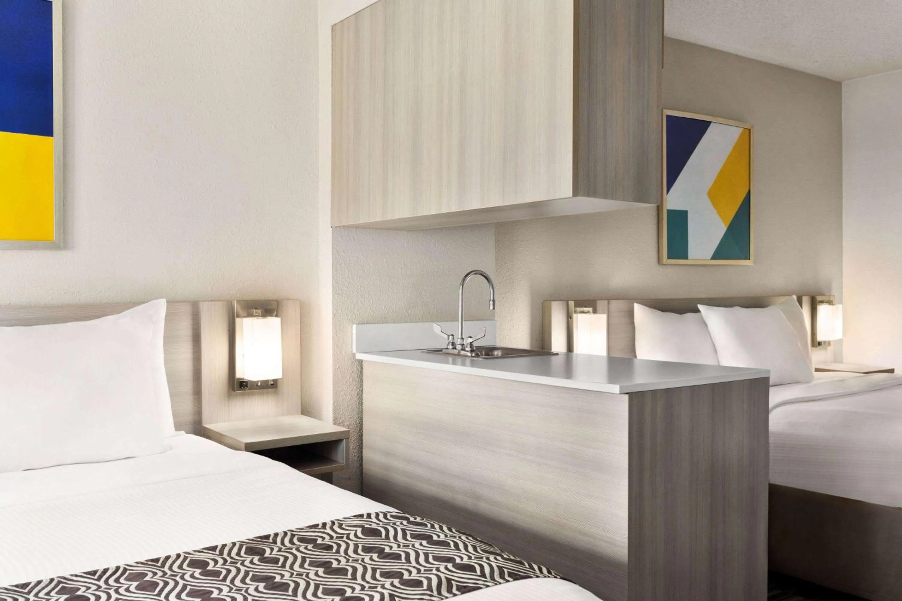 Bed in Microtel Inn & Suites by Wyndham Florence/Cincinnati Airpo