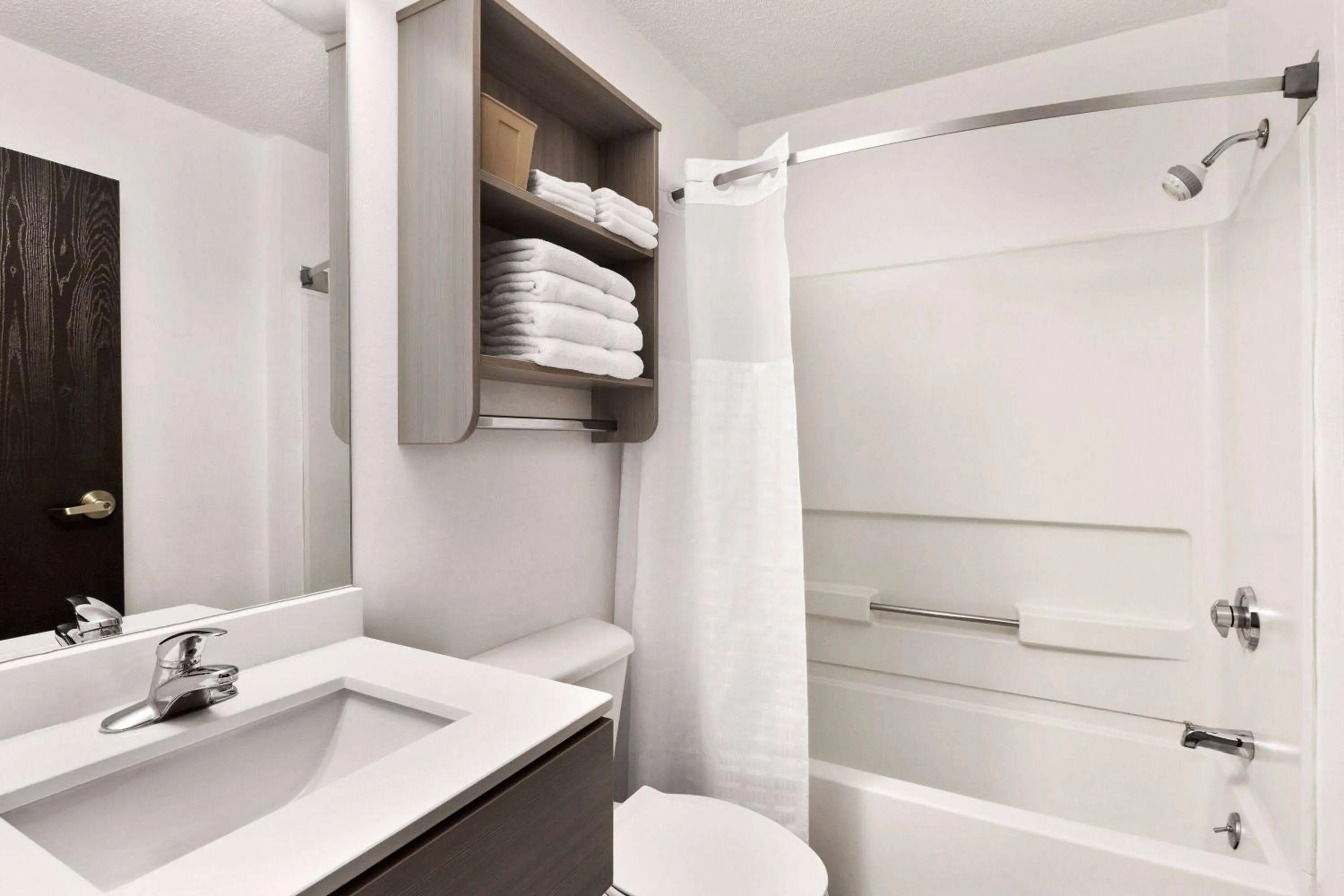 TV and multimedia in Microtel Inn & Suites by Wyndham Florence/Cincinnati Airpo